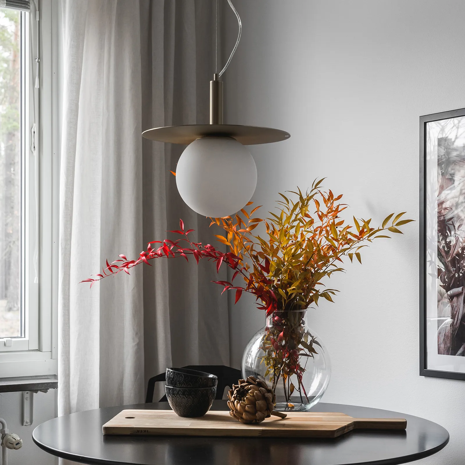 Lampe à suspension Art Deco, Laiton-Verre opale Globen Lighting