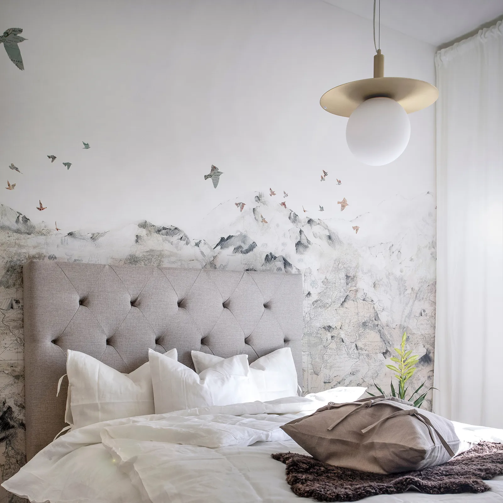 Lampe à suspension Art Deco, Laiton-Verre opale Globen Lighting