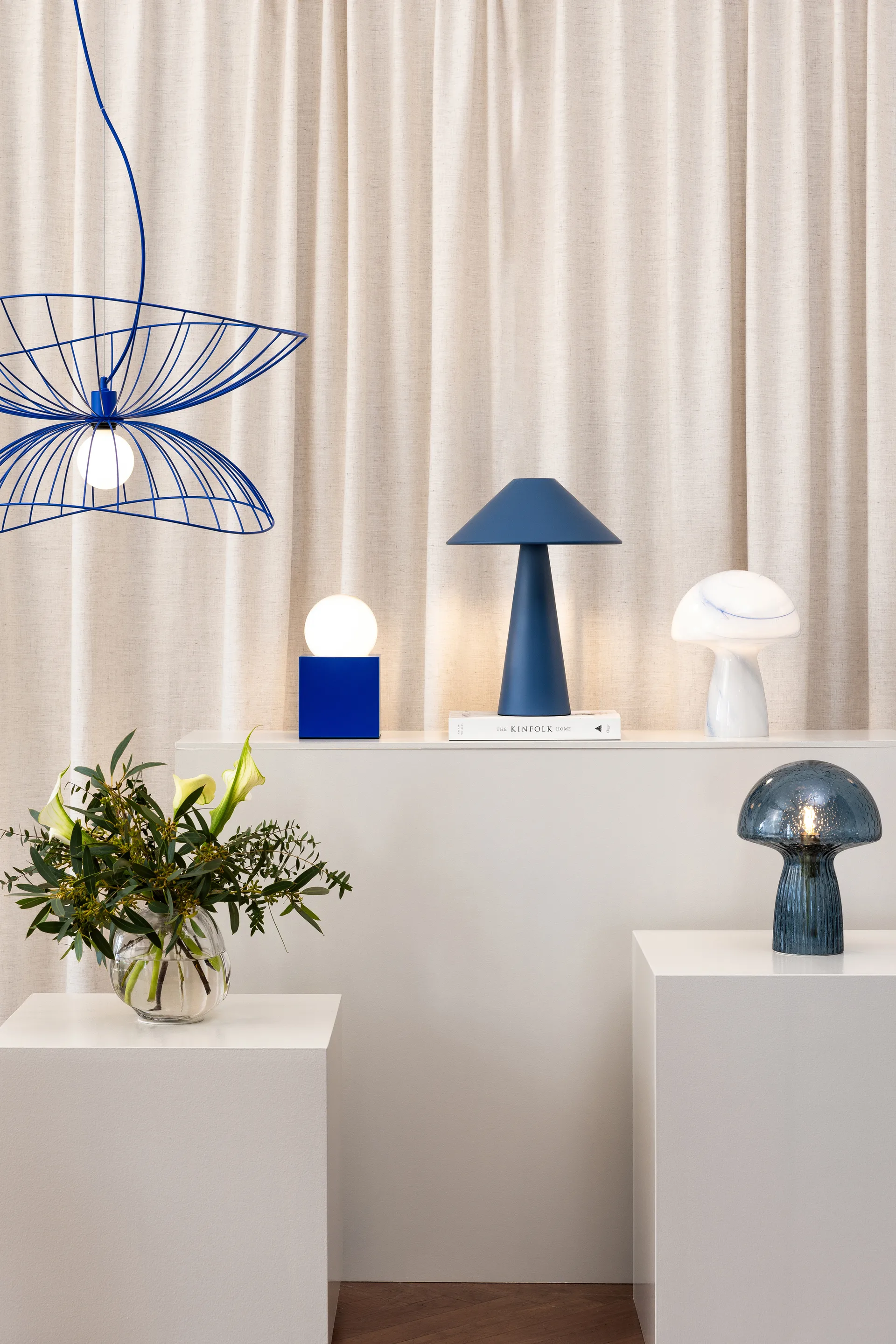 Lampe de table Bob 14, Bleu Globen Lighting
