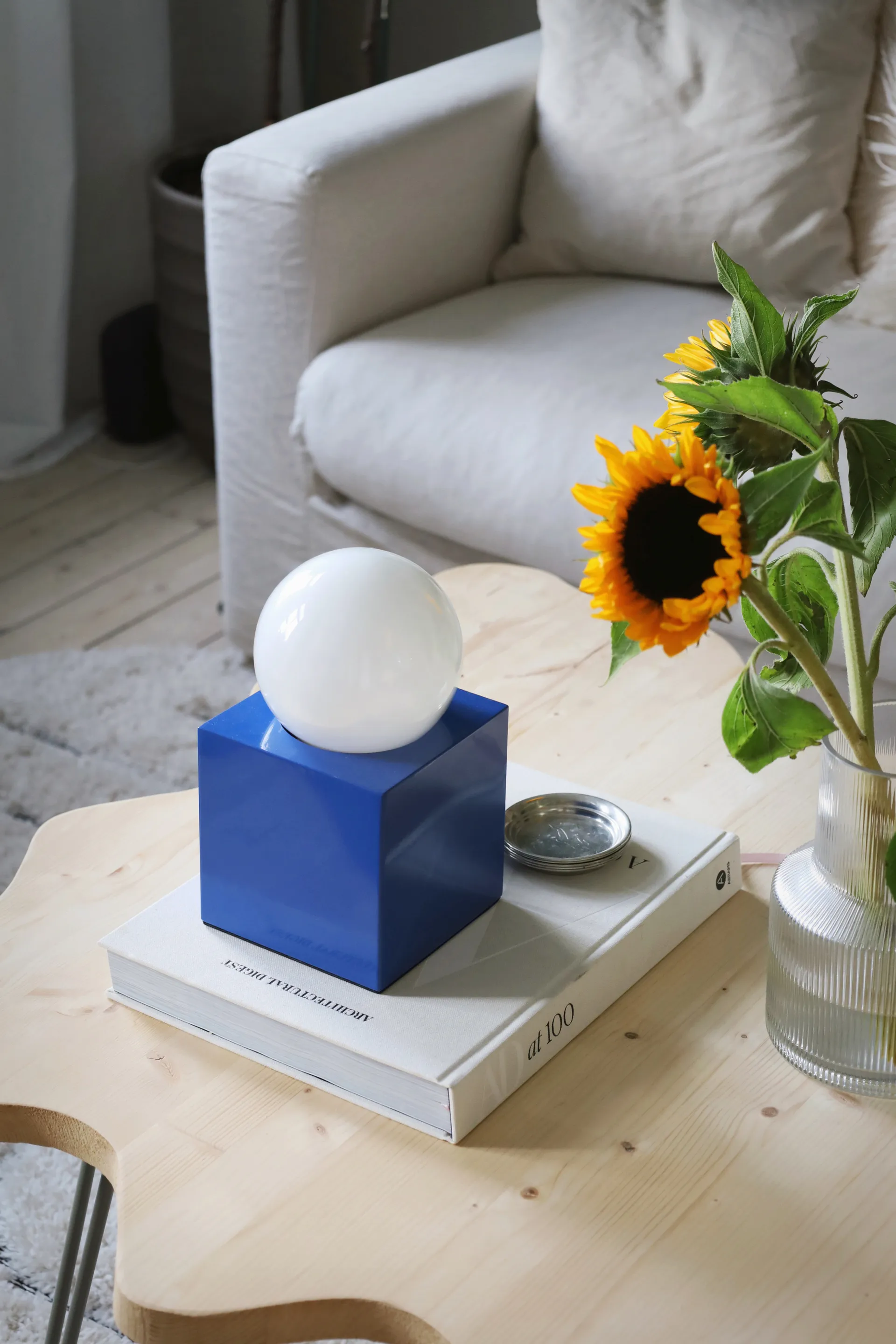 Lampe de table Bob 14, Bleu Globen Lighting