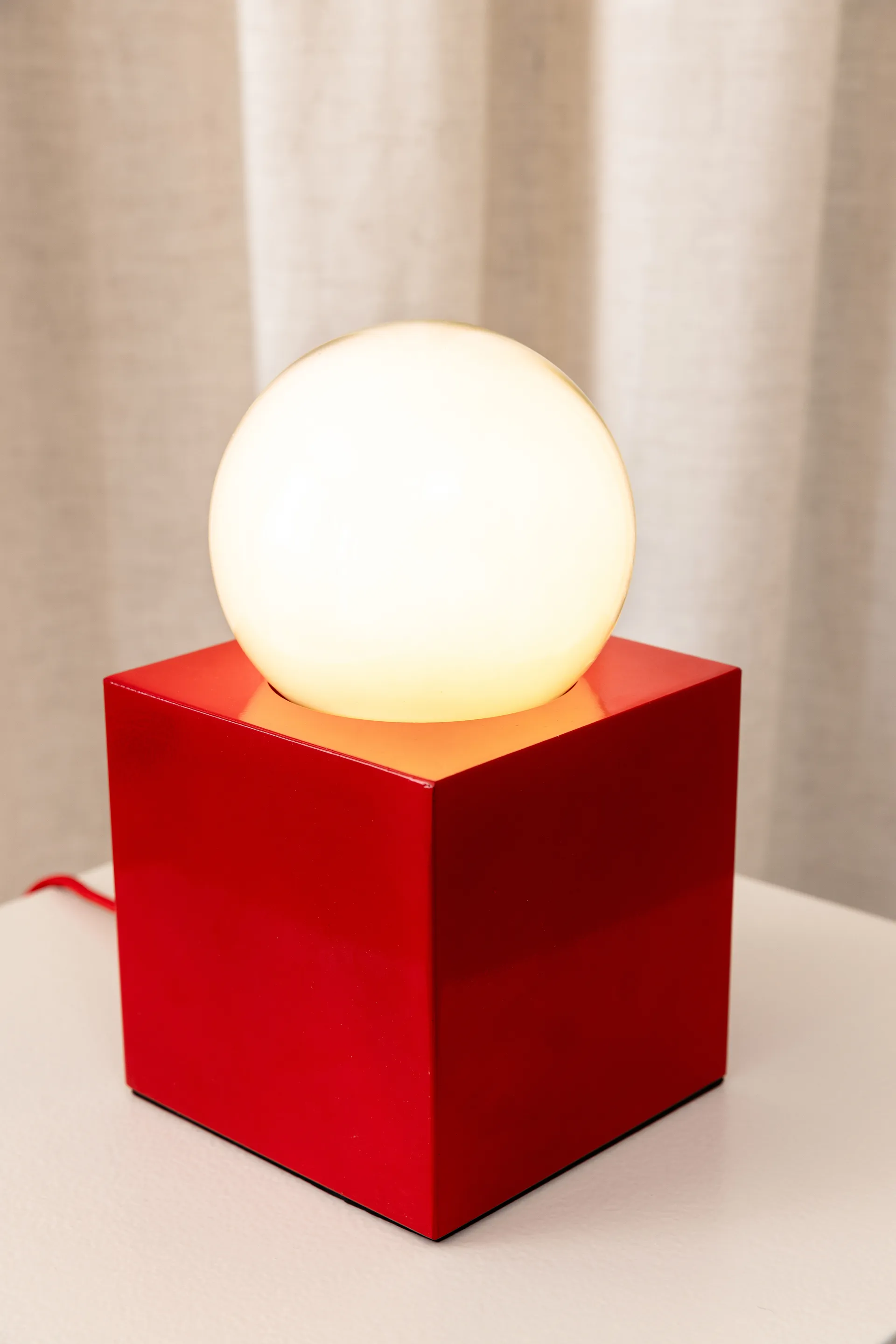 Lampe de table Bob 14, Rouge Globen Lighting