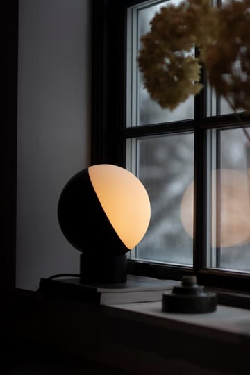 Lampe de table Contur Ø20 cm - Noir-blanc - Globen Lighting