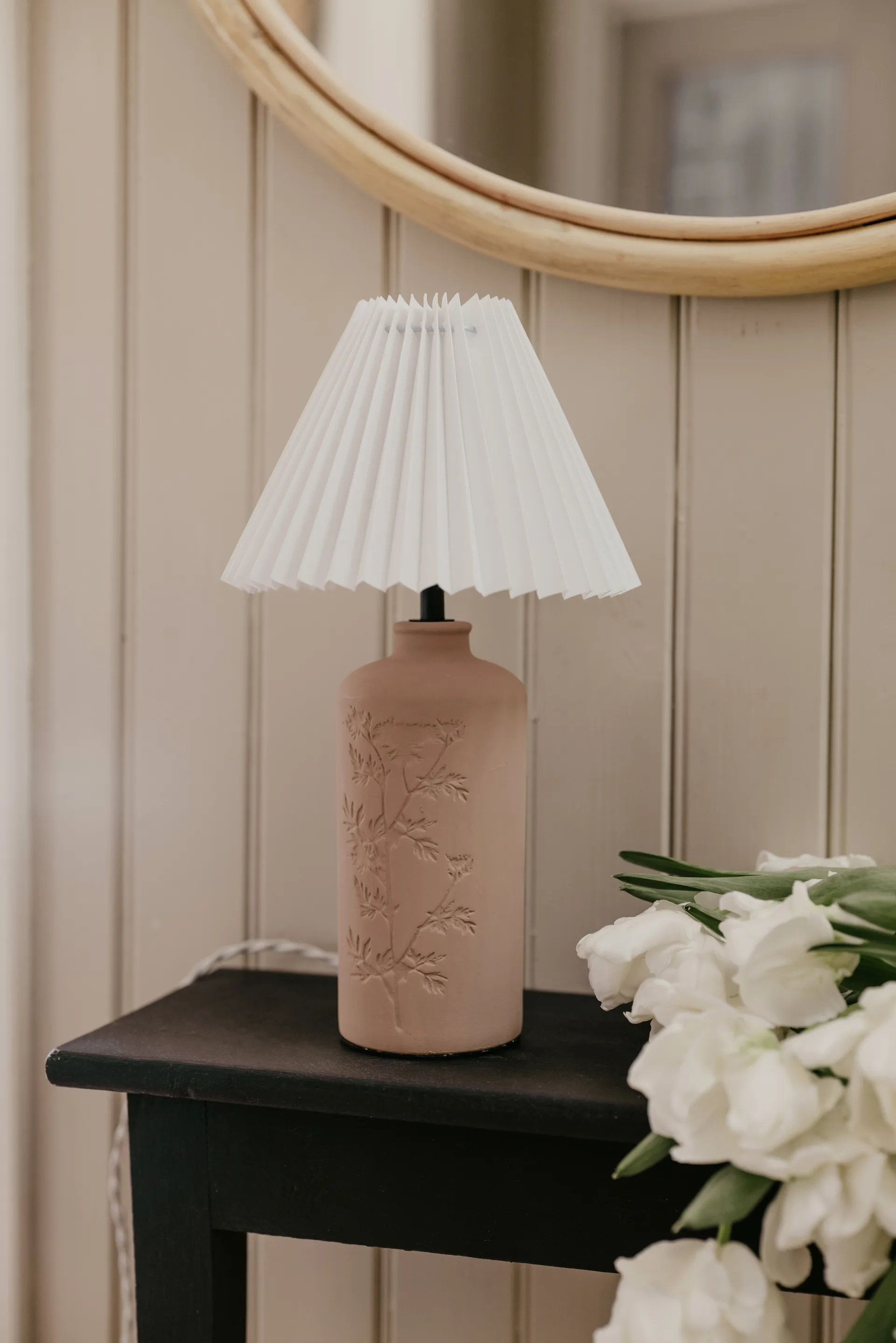 Lampe de table Flora 39 cm, Mud Globen Lighting