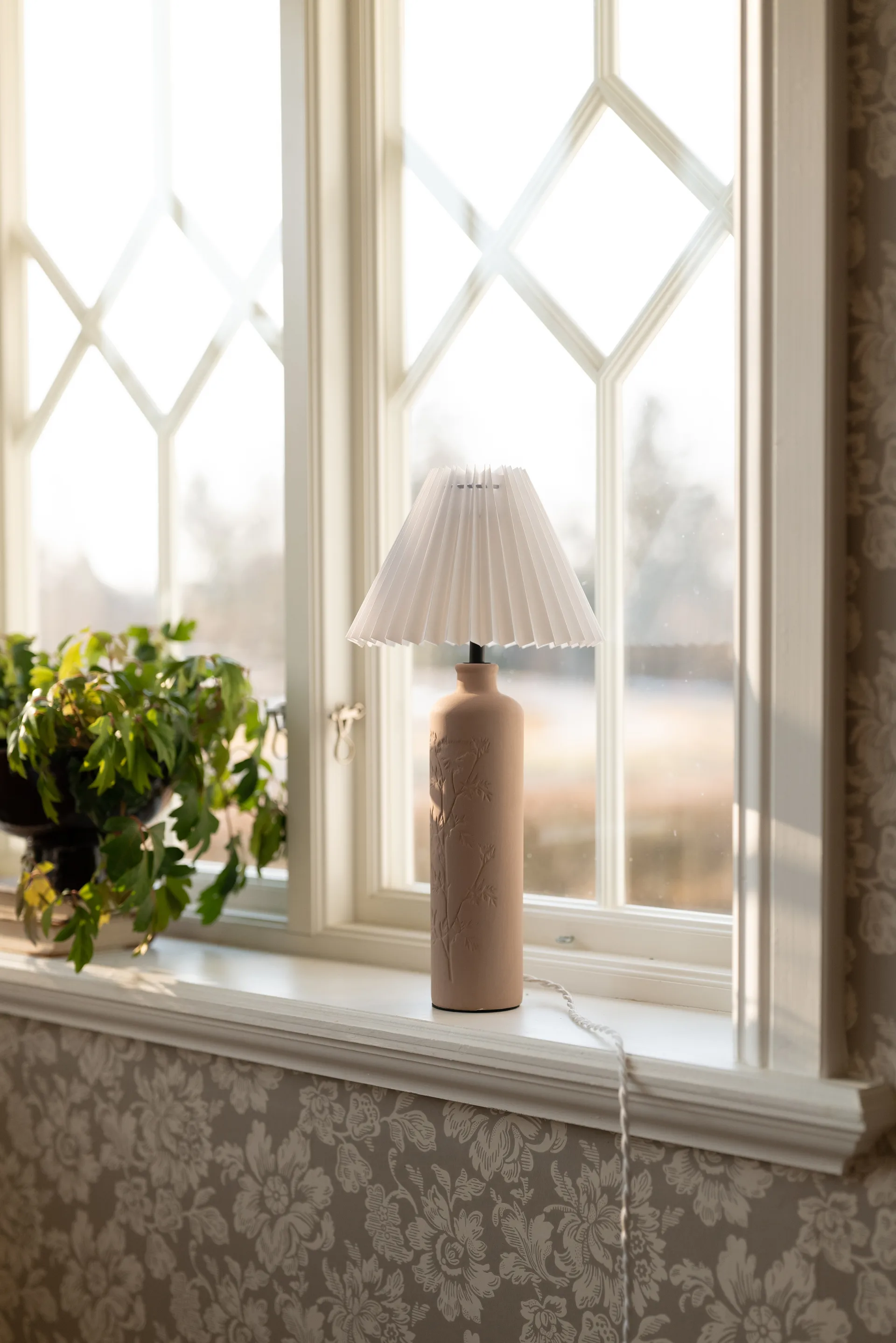 Lampe de table Flora 46 cm, Mud Globen Lighting