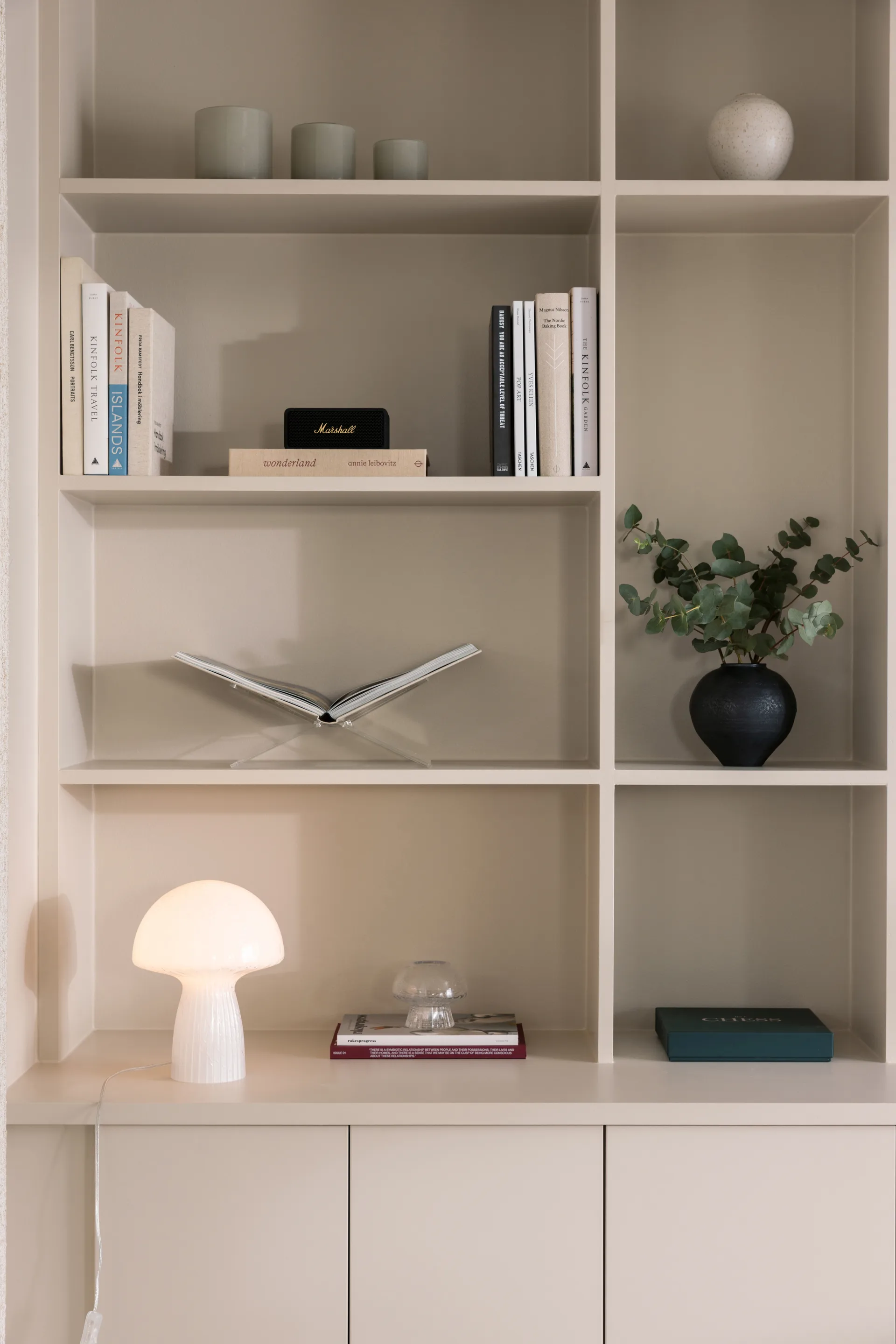 Lampe de table Fungo Édition Spéciale Blanche, Ø22 cm Globen Lighting