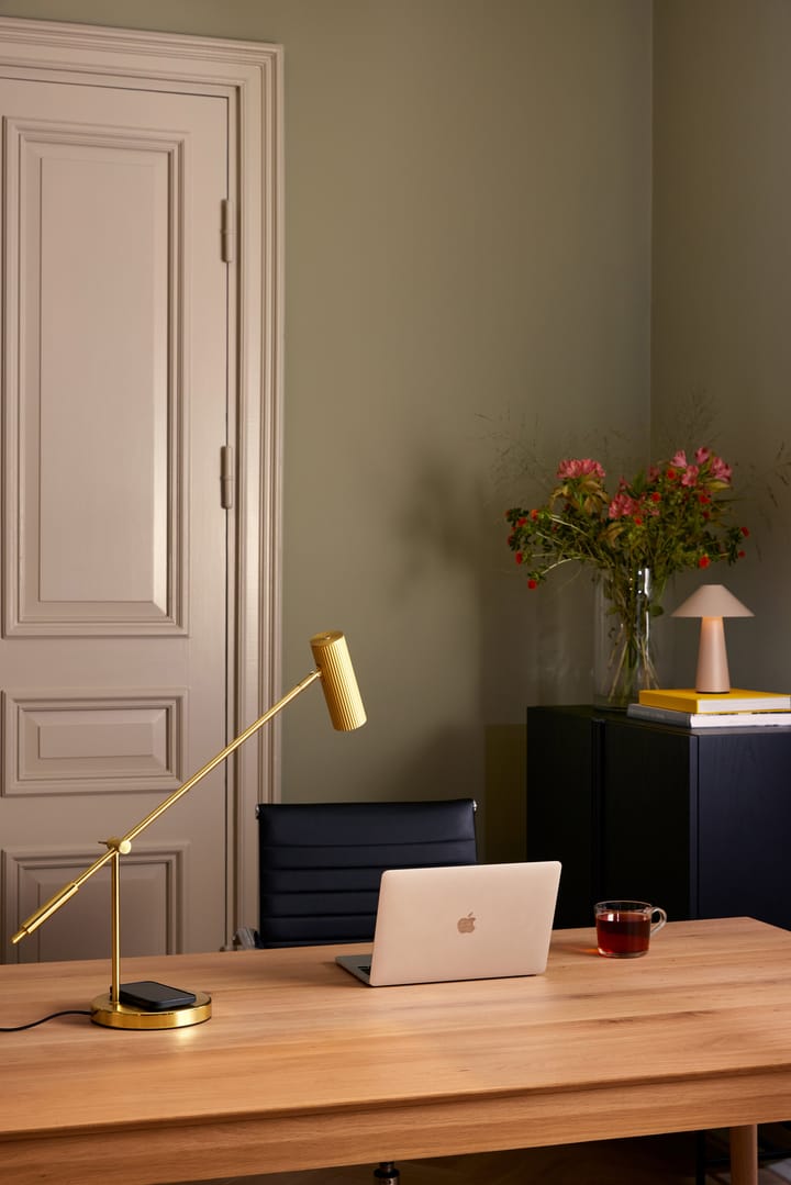 Lampe de table Hubble Read chargement sans fil, Laiton brossé Globen Lighting