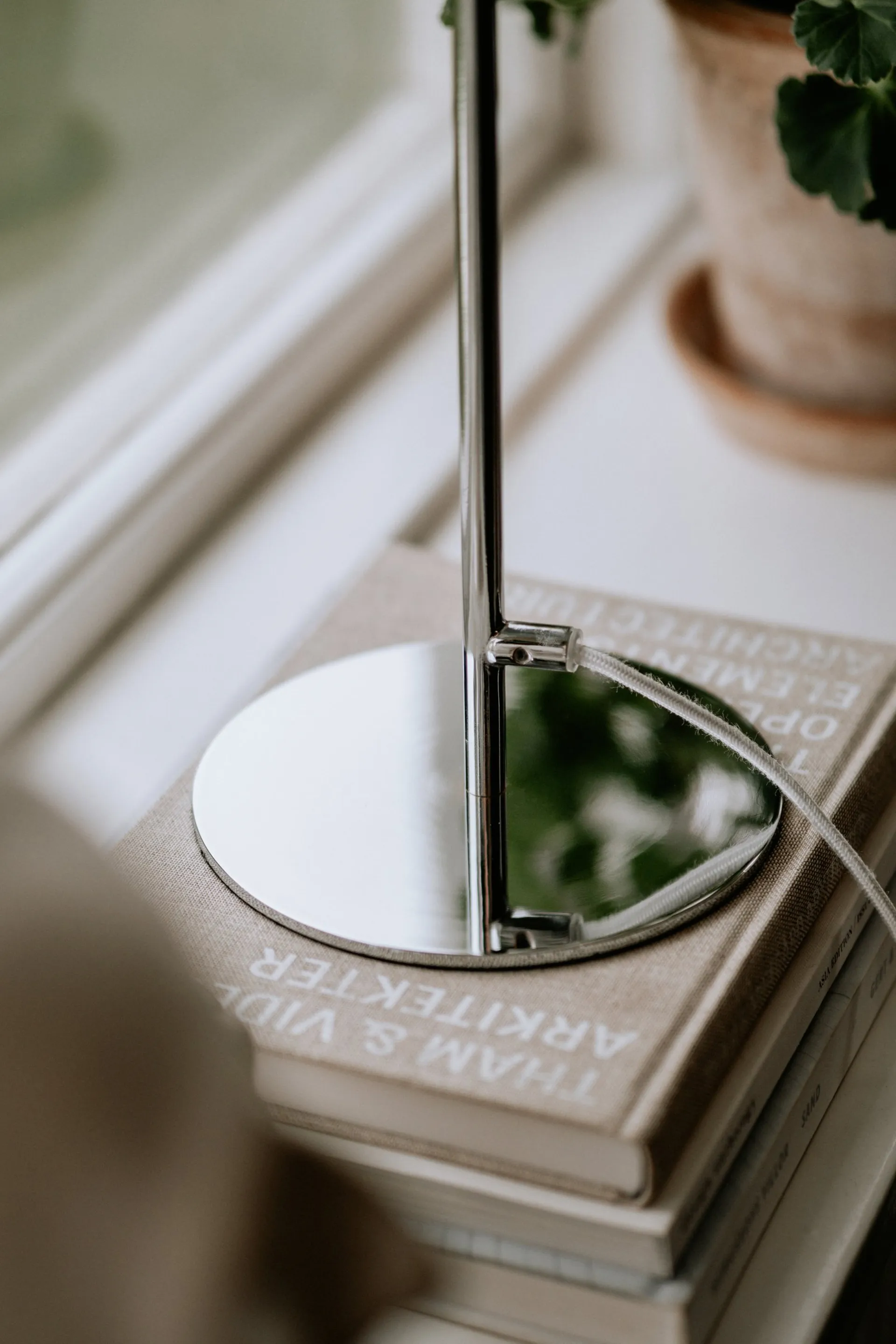 Lampe de table Icon 36 cm, Chrome Globen Lighting