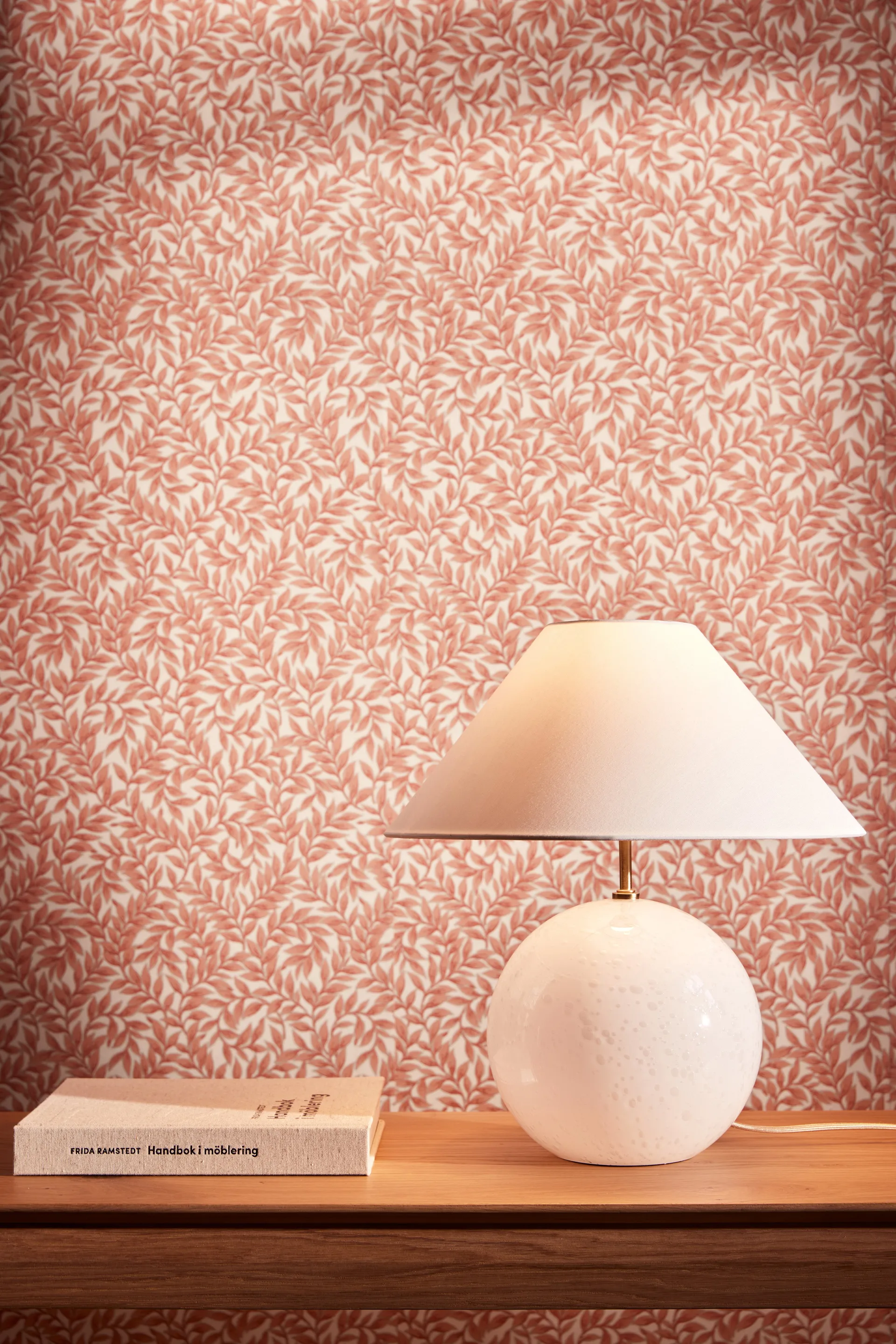 Lampe de table Iris 35 39 cm, Blanc Globen Lighting