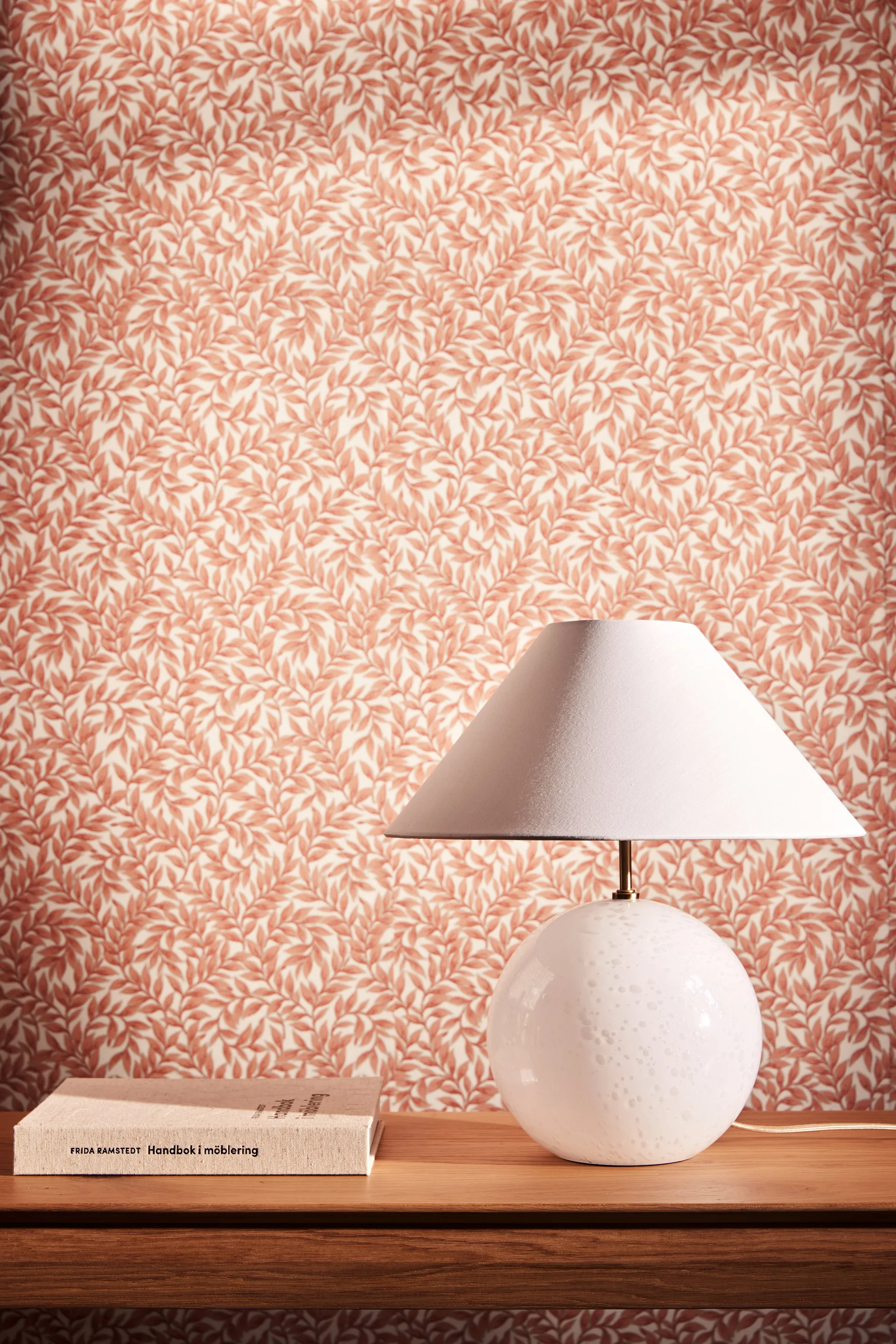 Lampe de table Iris 35 39 cm, Blanc Globen Lighting