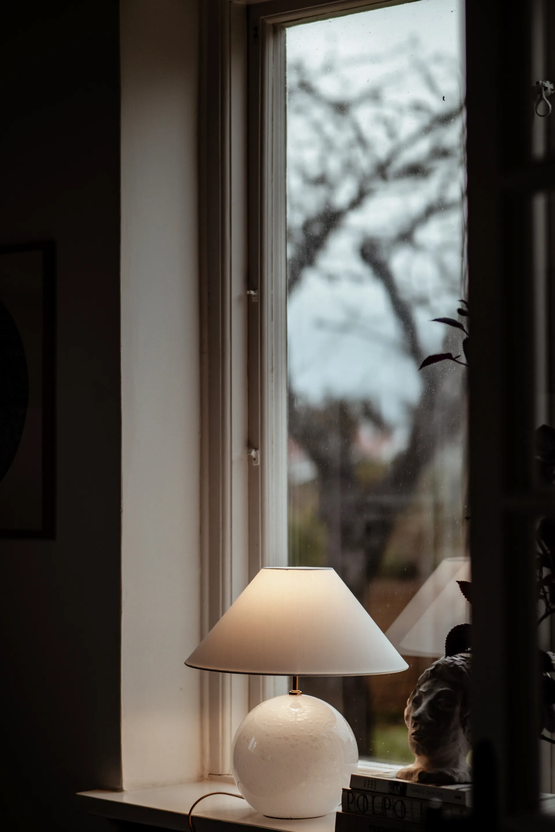 Lampe de table Iris 35 39 cm, Blanc Globen Lighting