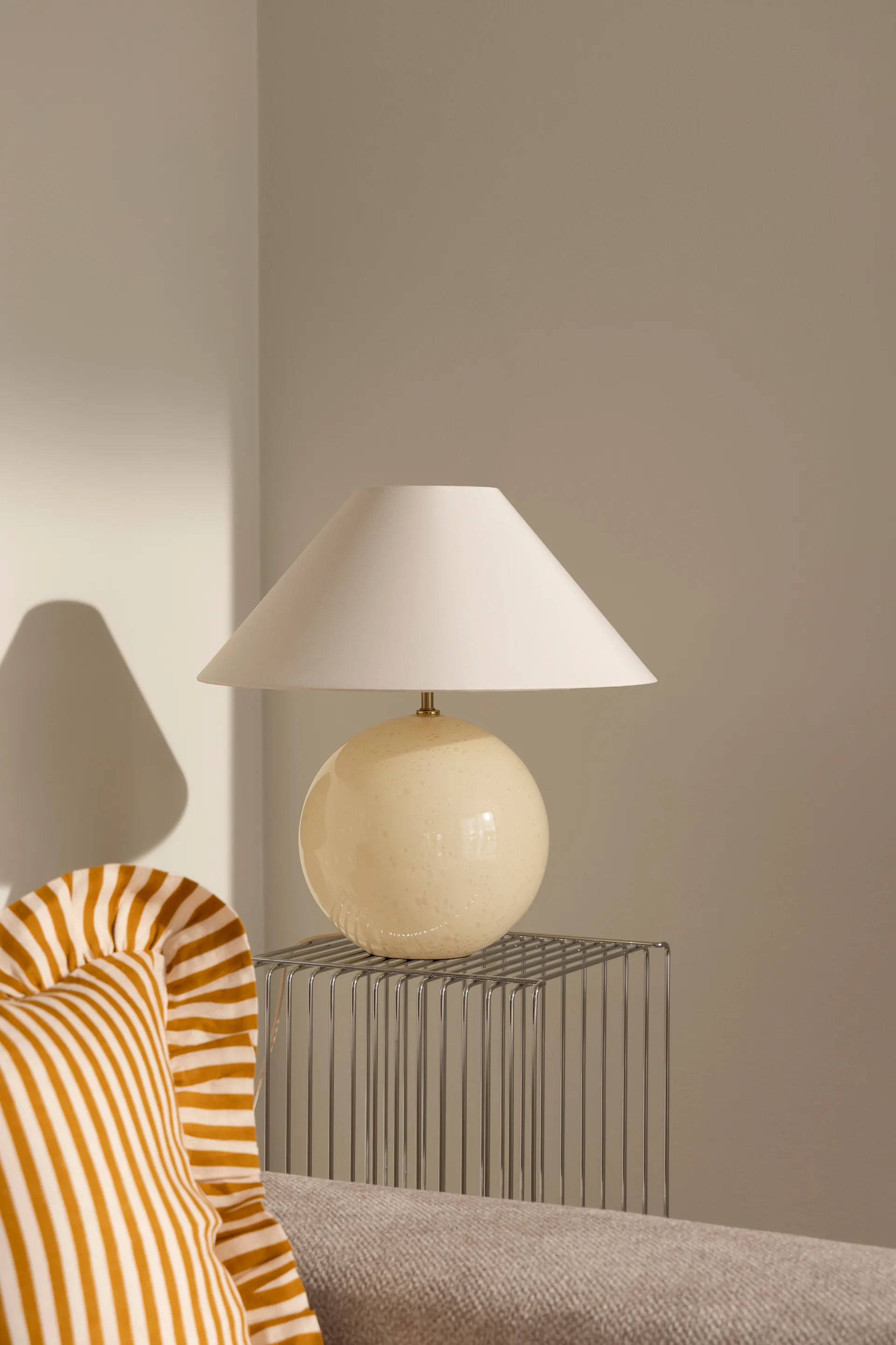 Lampe de table Iris 45, Blanc Globen Lighting