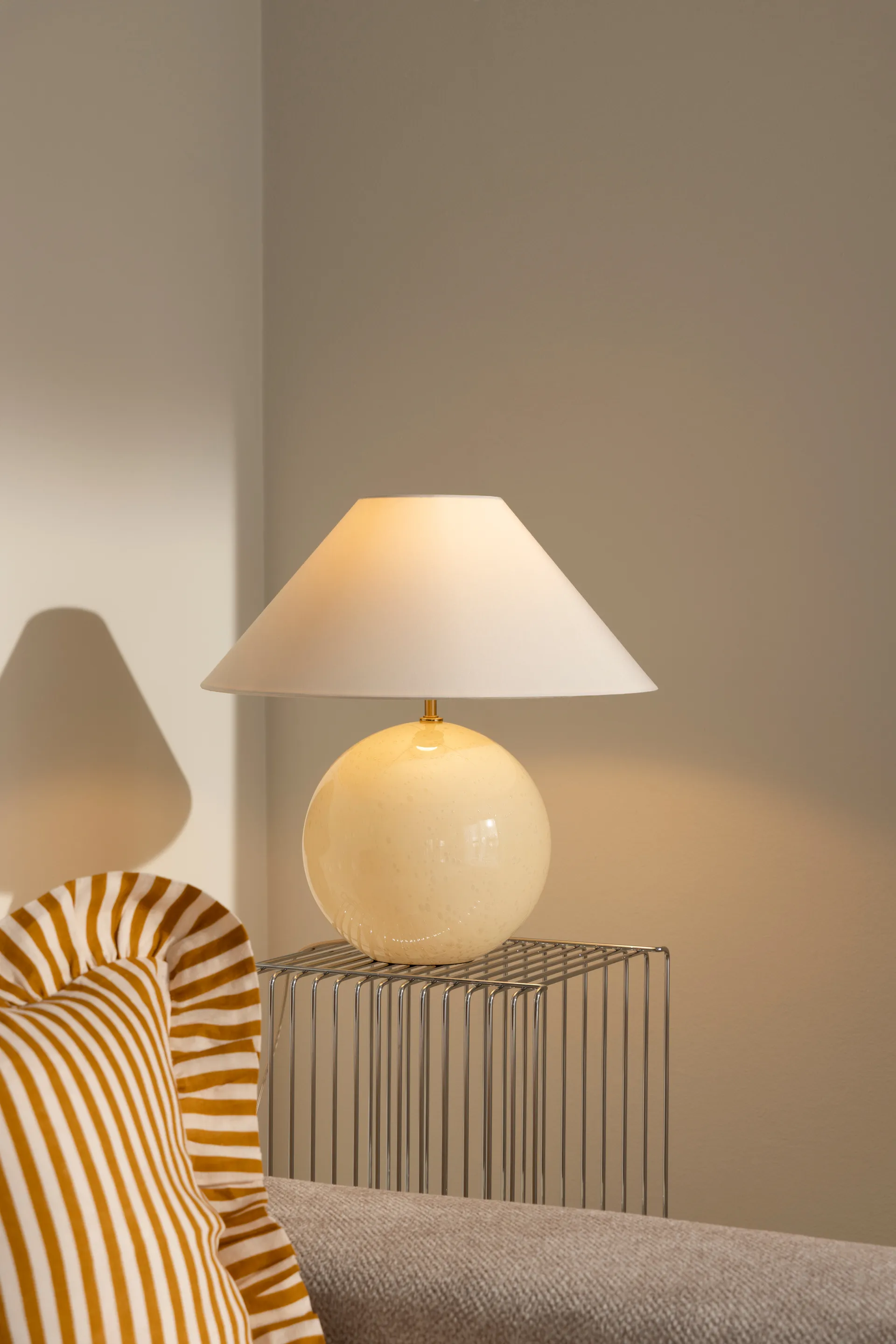 Lampe de table Iris 45, Blanc Globen Lighting