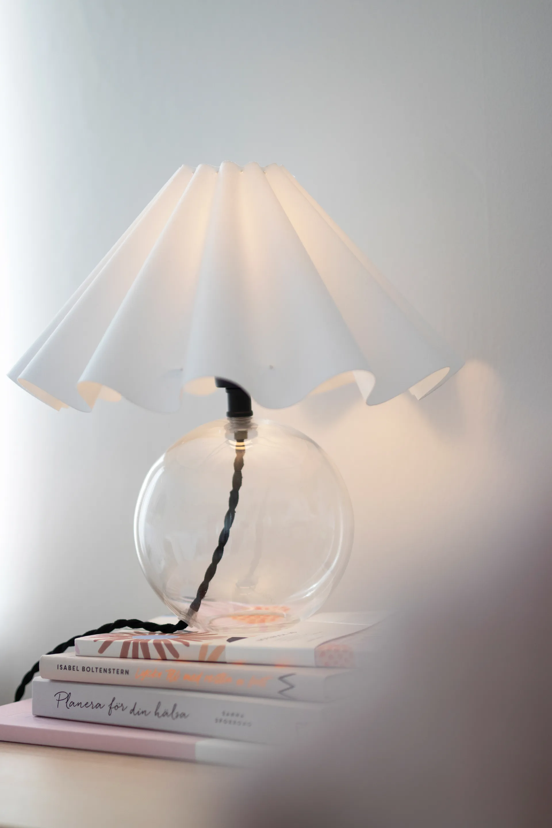 Lampe de table Judith Ø30 cm, Transparent-blanc Globen Lighting