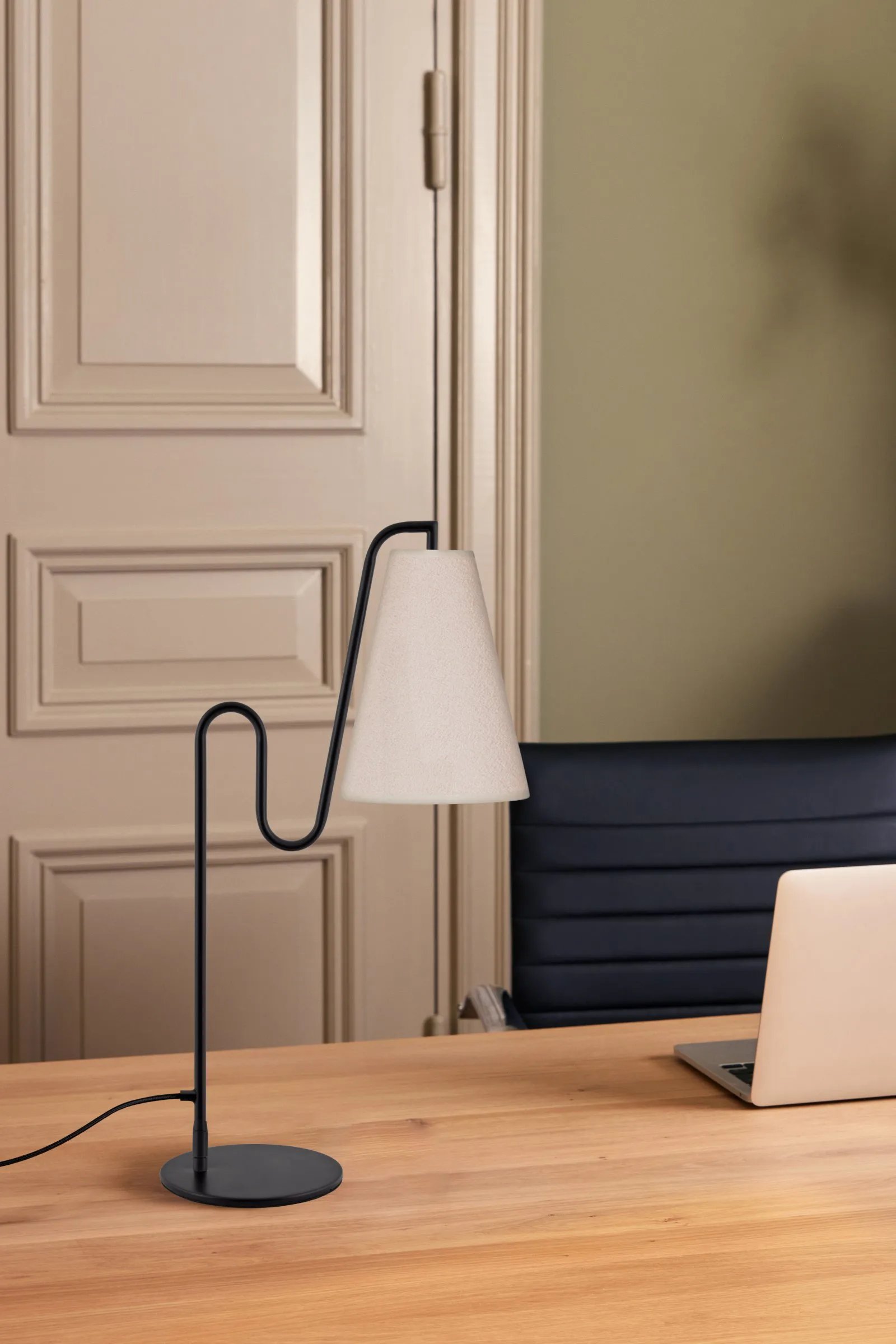 Lampe de table Lou, Blanc bouclé-noir Globen Lighting