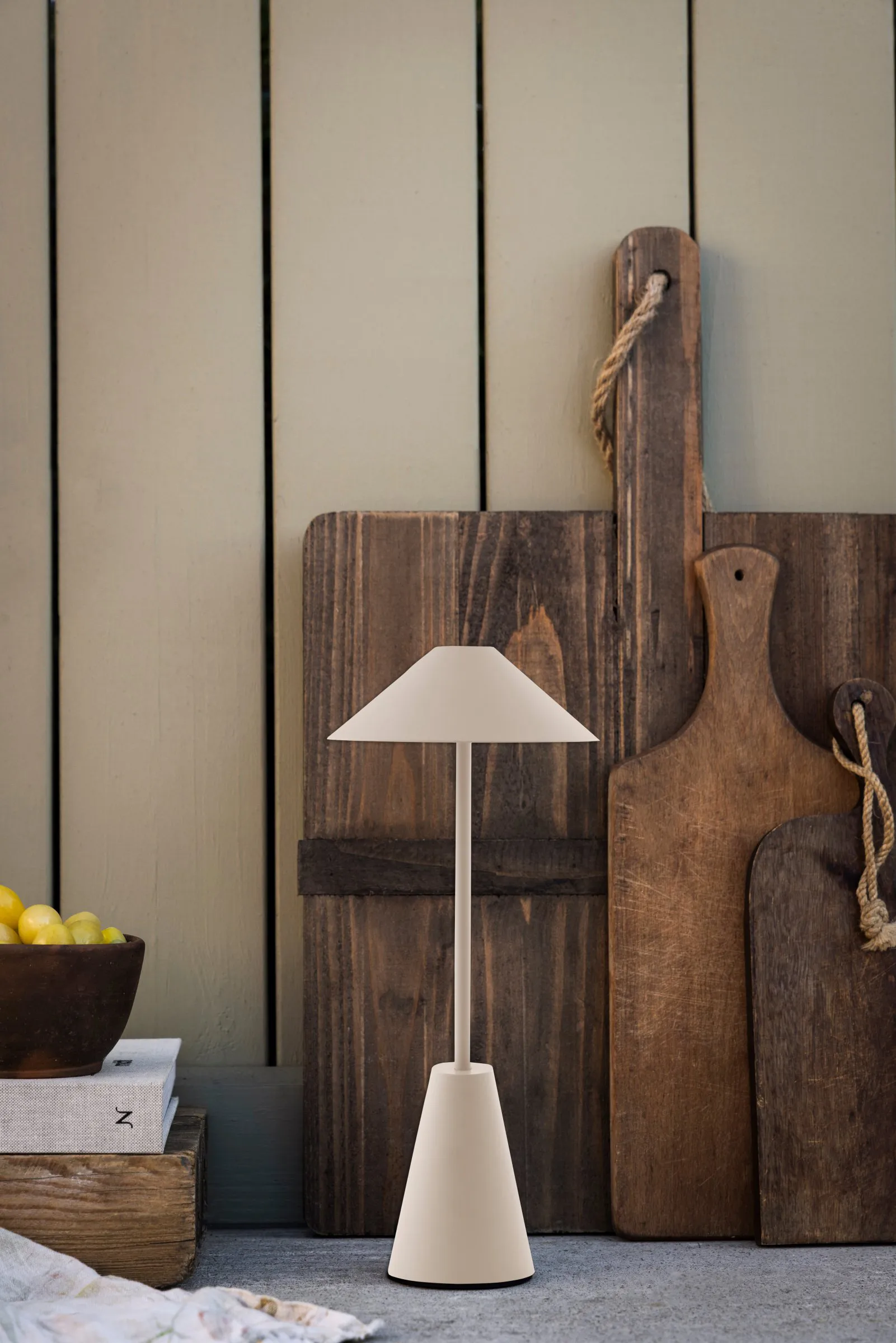 Lampe de table portable Cannes 32, Mud Globen Lighting