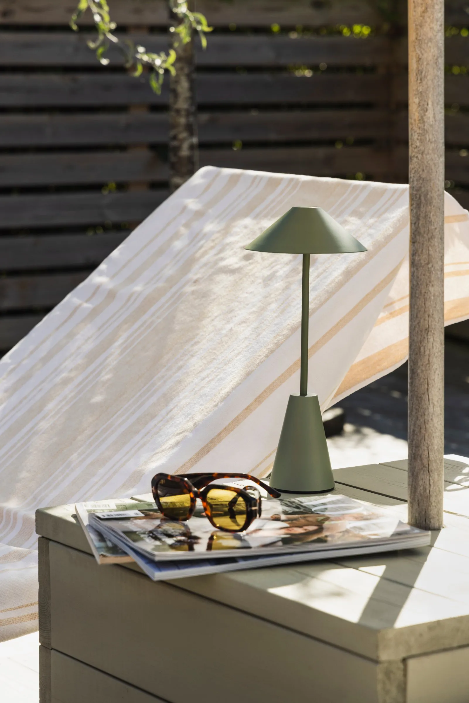 Lampe de table portable Cannes 32, Vert mousse Globen Lighting