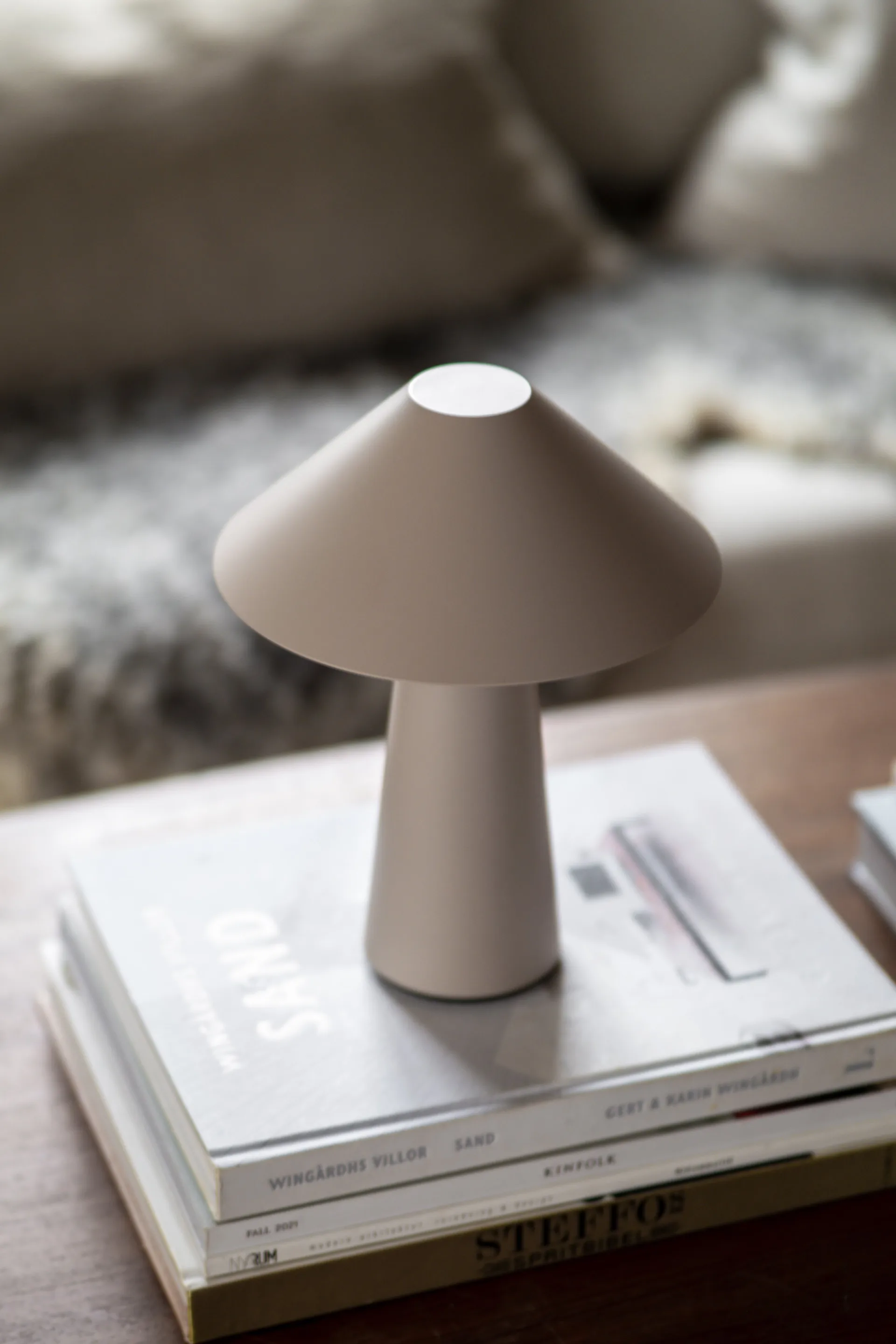 Lampe de table portable Cannes, Mud Globen Lighting