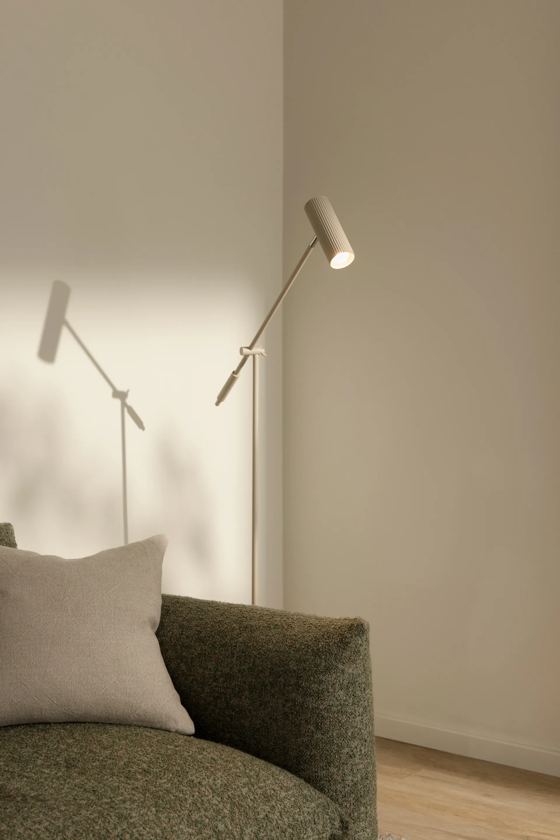 Lampe sur pied Hubble, Beige clair Globen Lighting