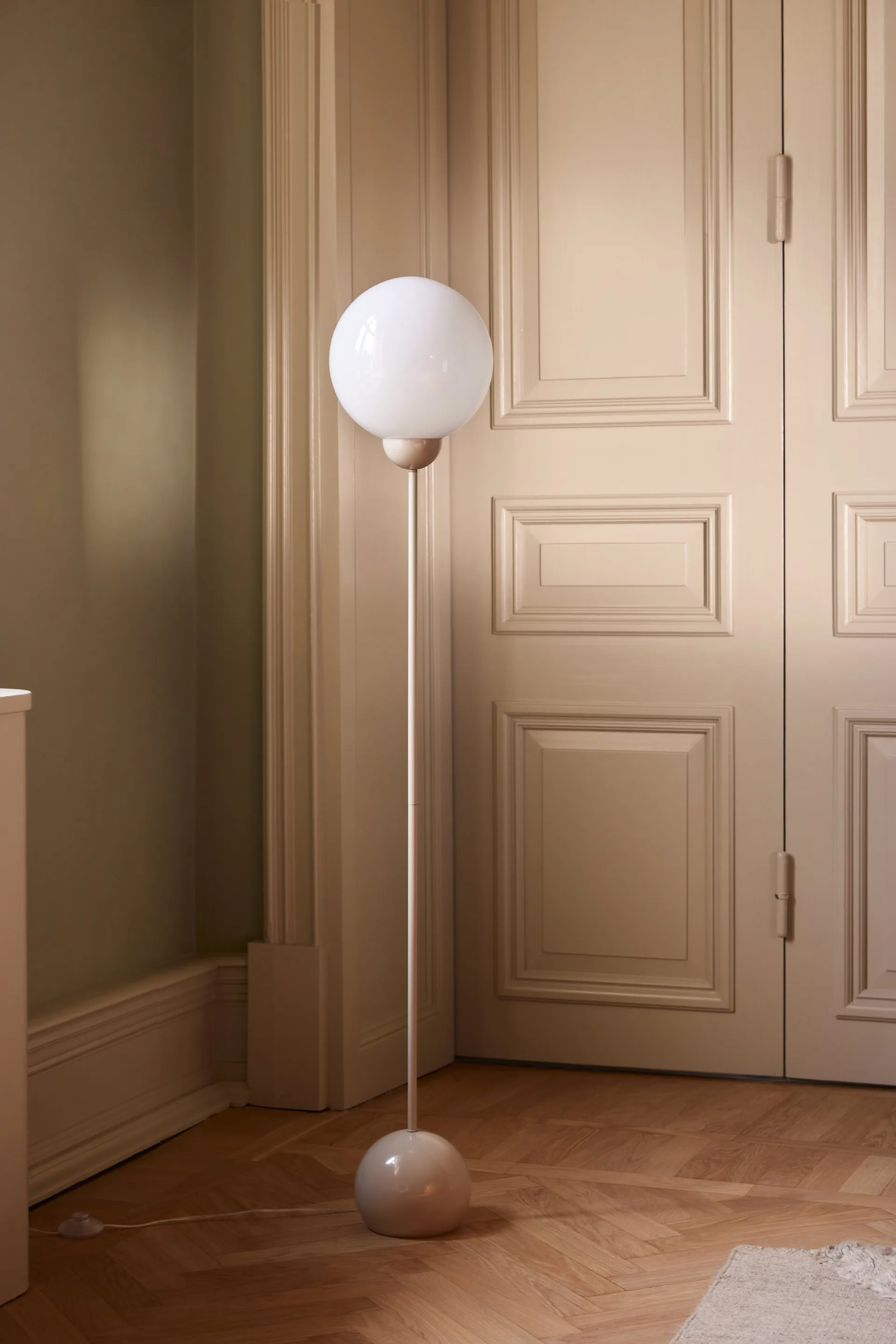 Lampe sur pied Ripley, Beige Globen Lighting