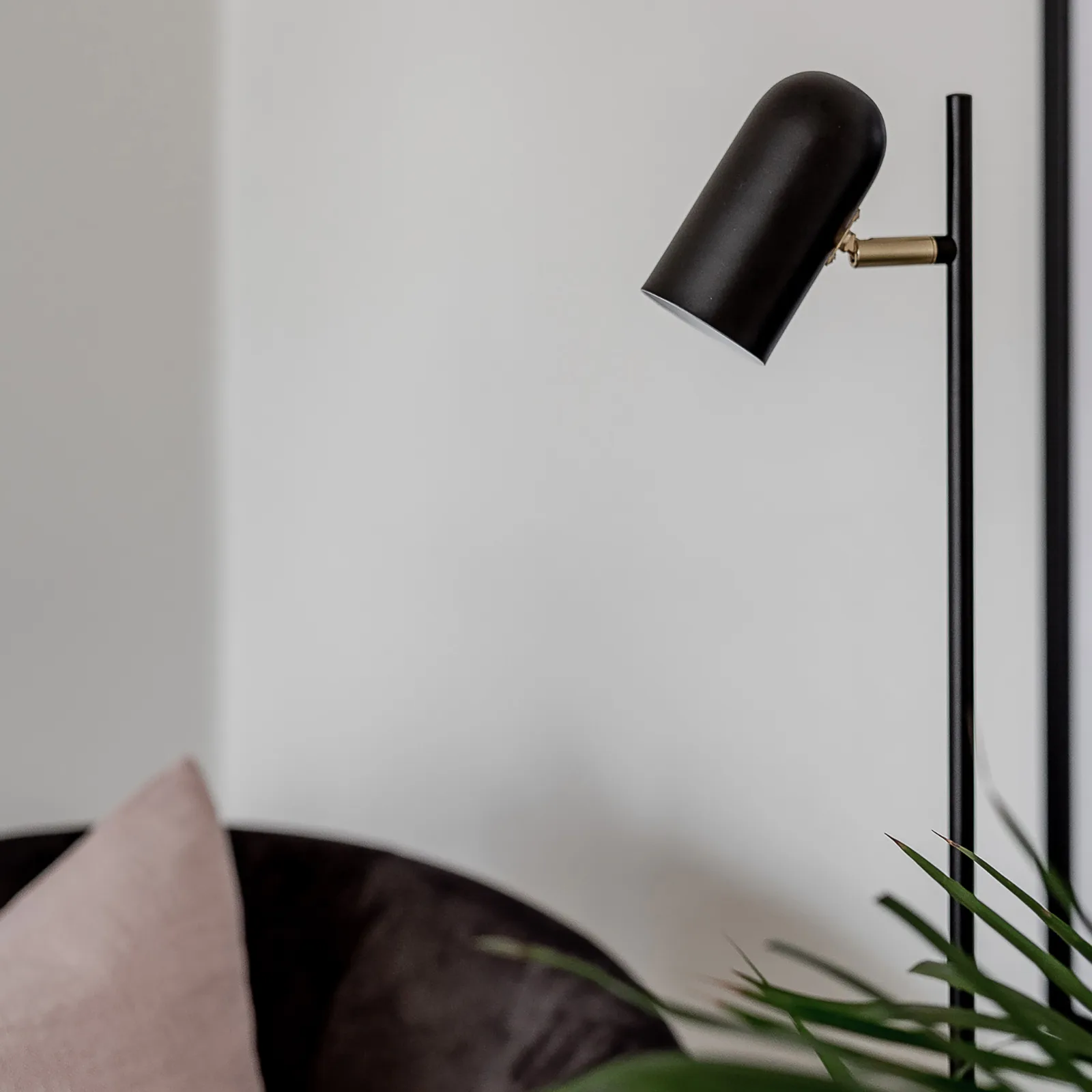 Lampe sur pied Swan, Noir Globen Lighting