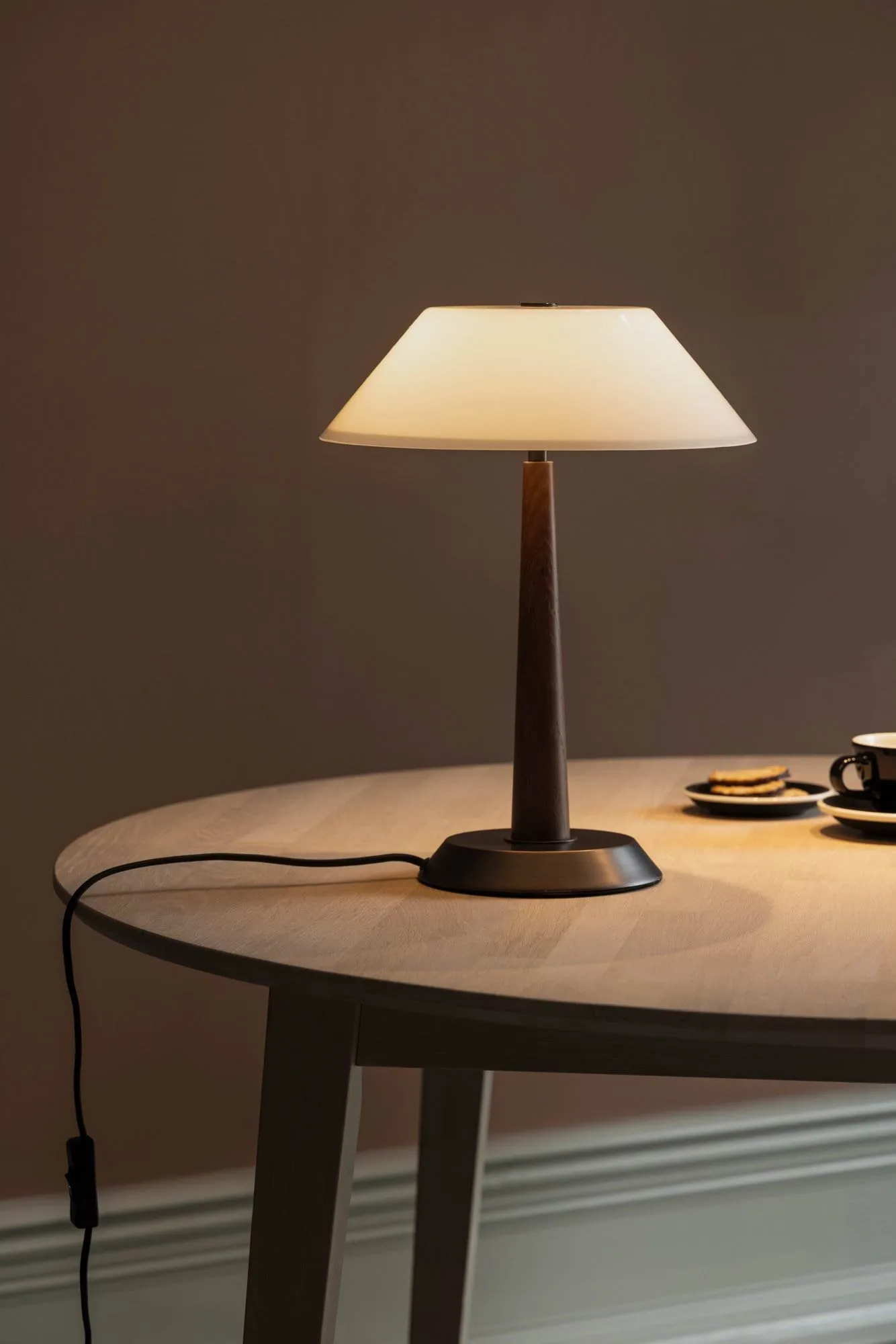 Ligna lampe de table, Teinté brun, Ø29x39,2 cm Globen Lighting