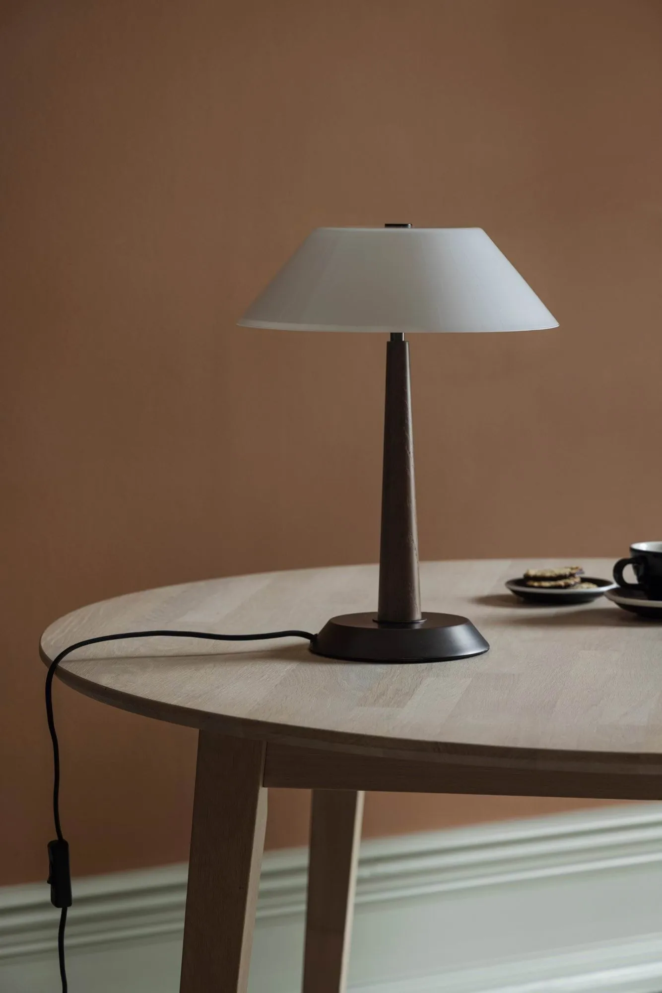 Ligna lampe de table, Teinté brun, Ø29x39,2 cm Globen Lighting