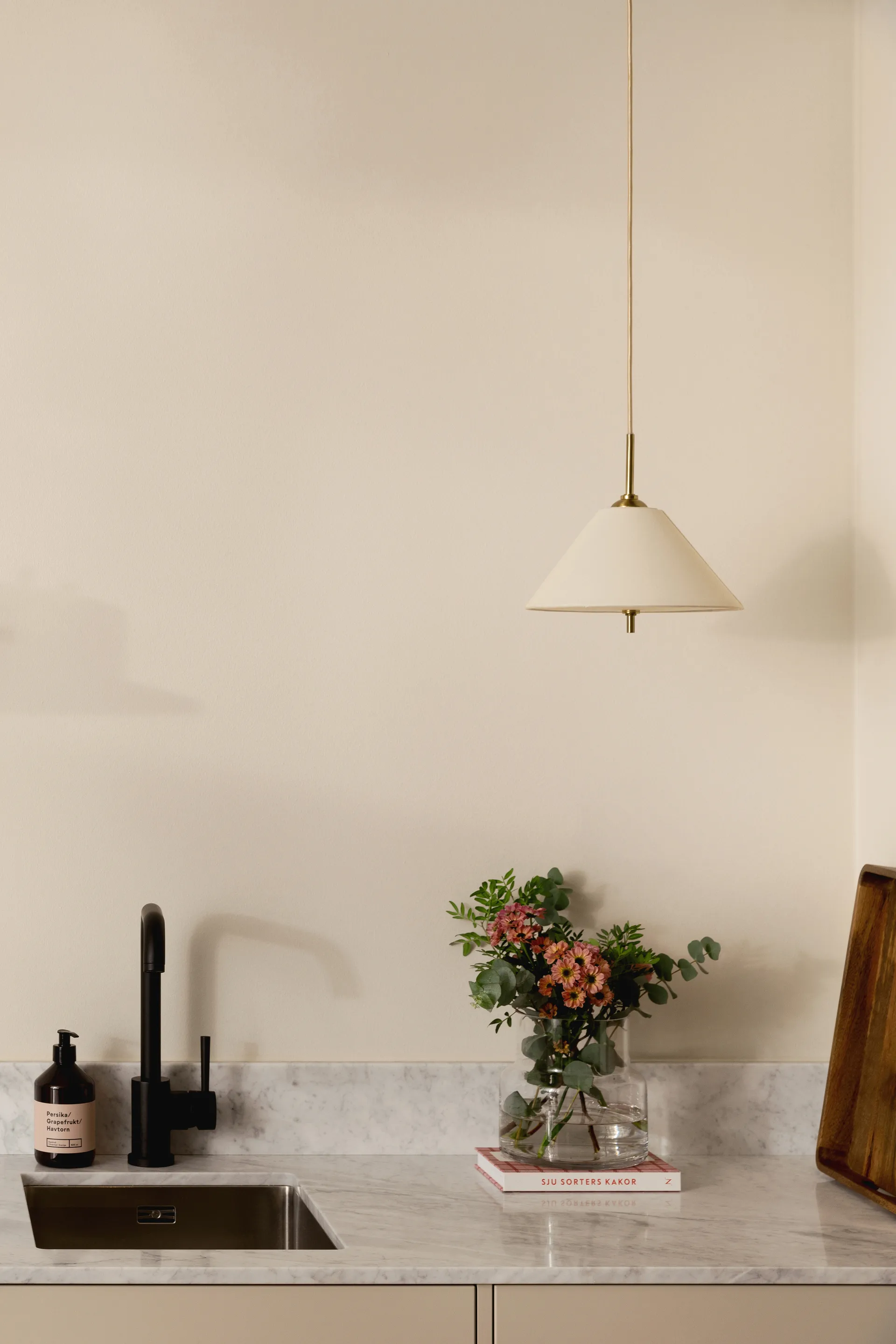 Pendel Iris 25, Crème Globen Lighting