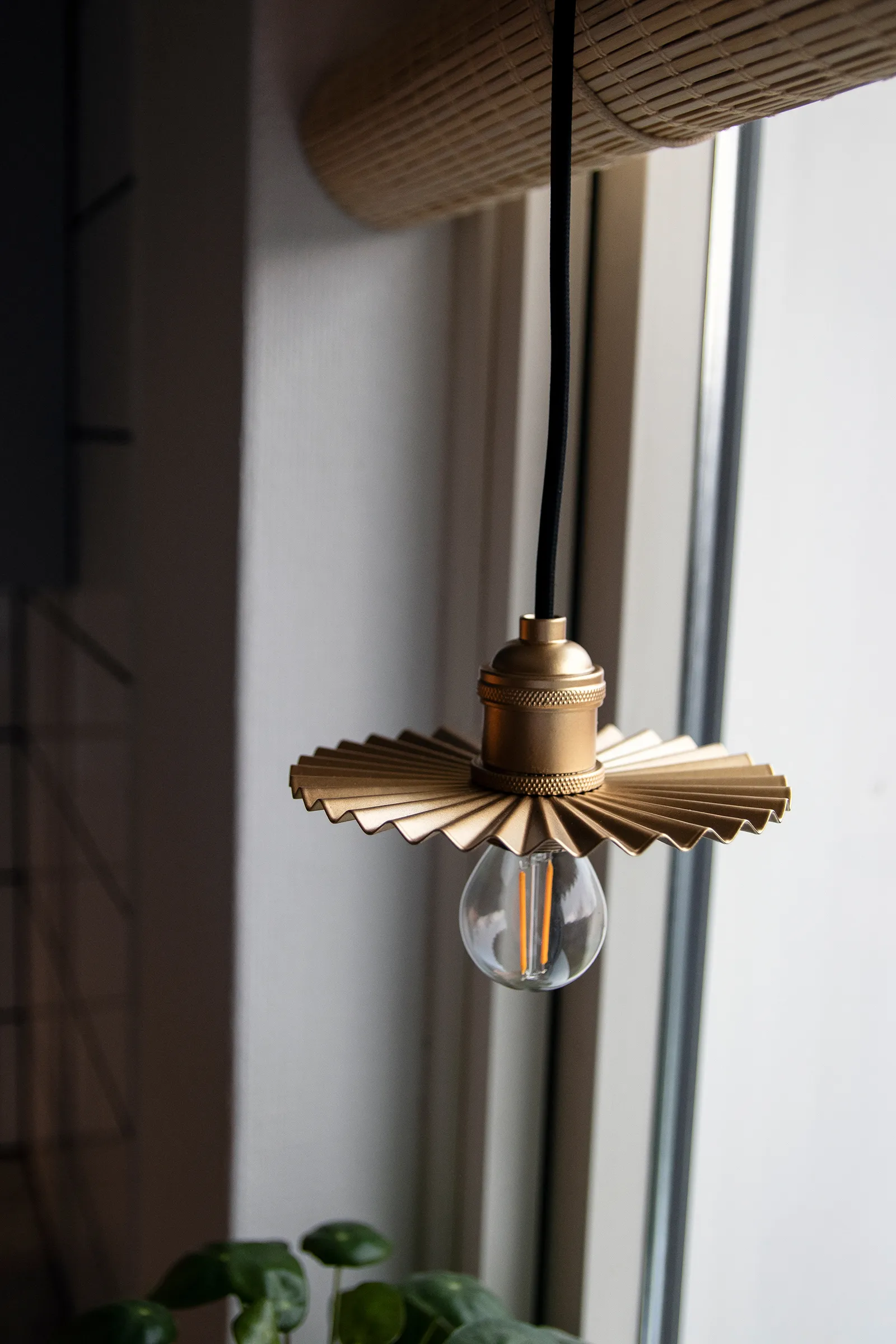 Suspension Omega Ø15 cm, Doré Globen Lighting