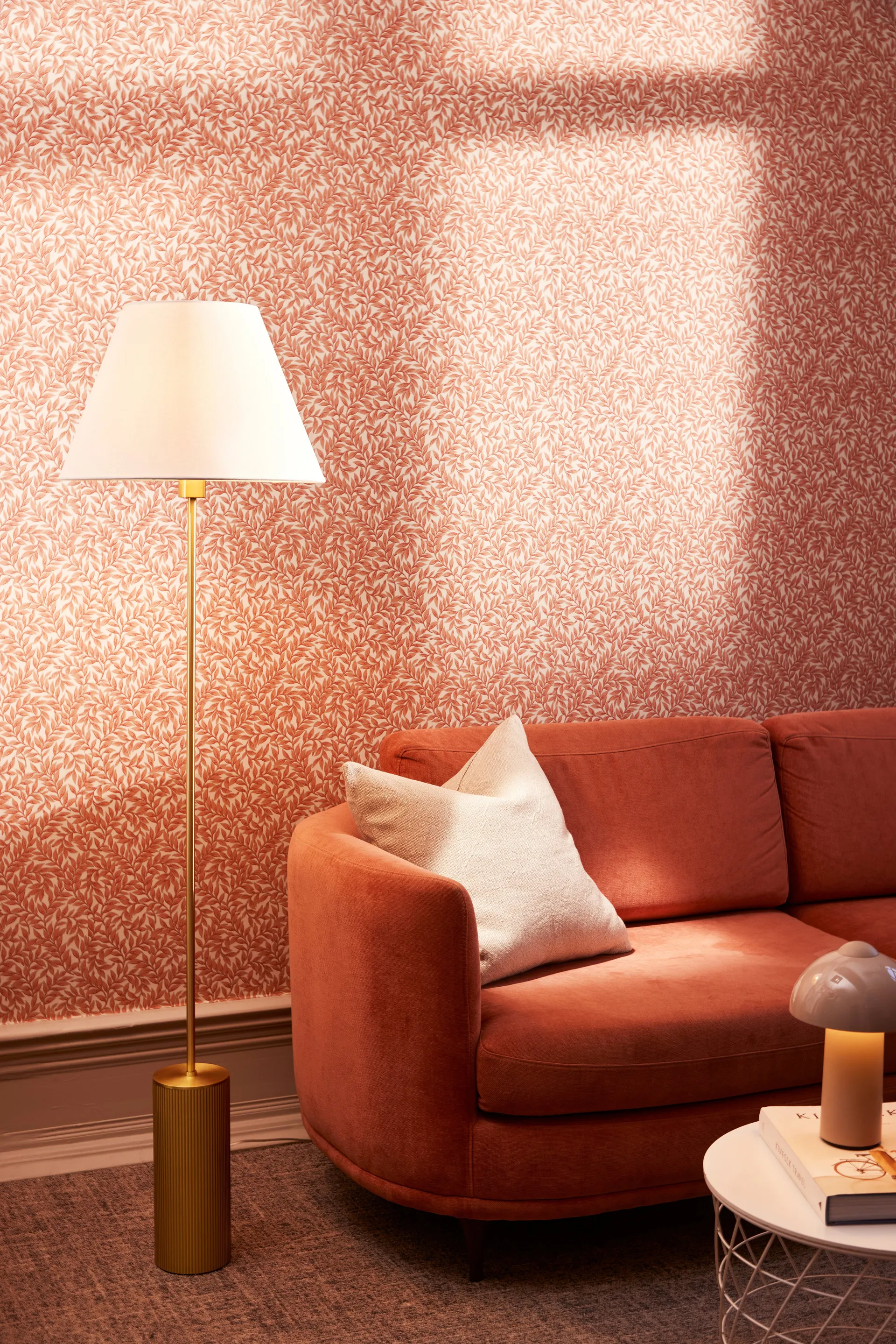 Trépied pour lampadaire Rib, Laiton brossé Globen Lighting