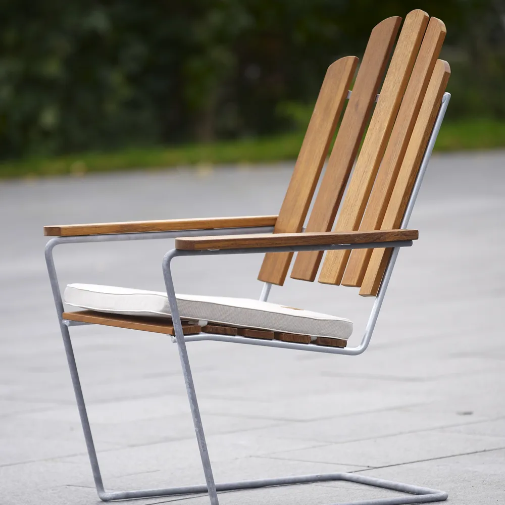 Chaise longue A3, Chêne huilé-structure en acier avec galvanisation à chaud Grythyttan Stålmöbler