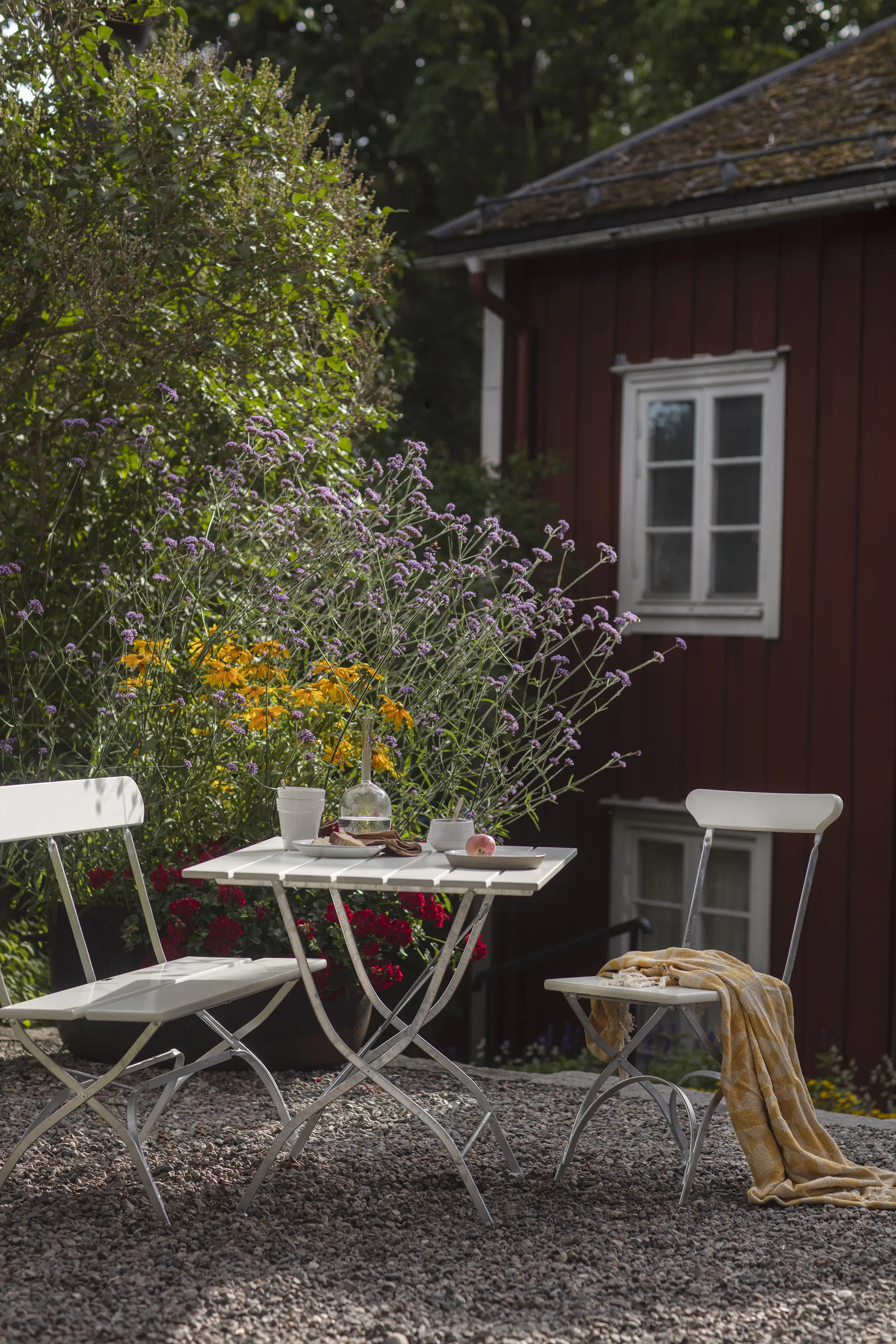 Table Brasserie, Chêne laqué blanc-galvanisation à chaud Grythyttan Stålmöbler