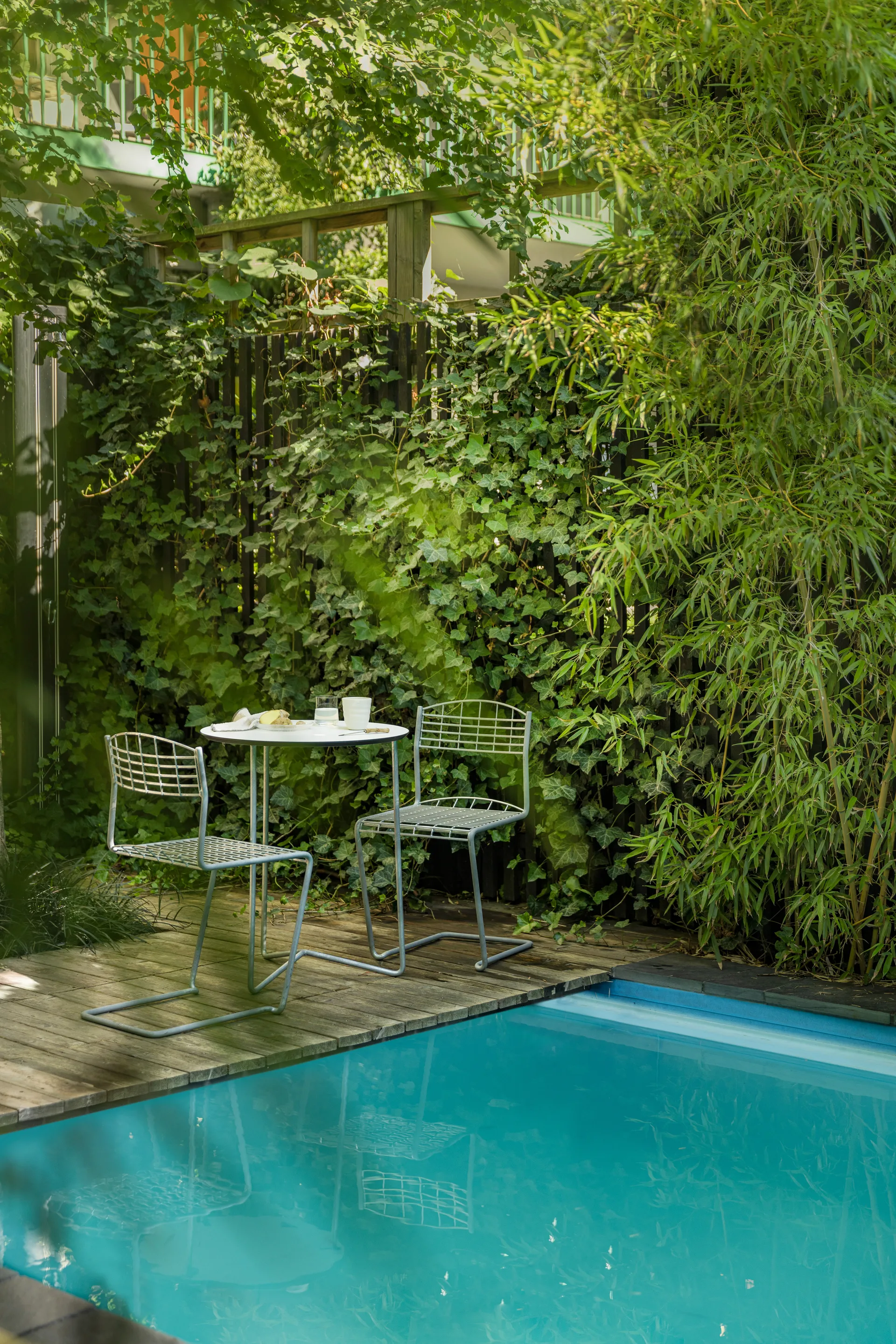 Table High Tech ø60 cm, Blanc-structure en acier avec galvanisation à chaud Grythyttan Stålmöbler