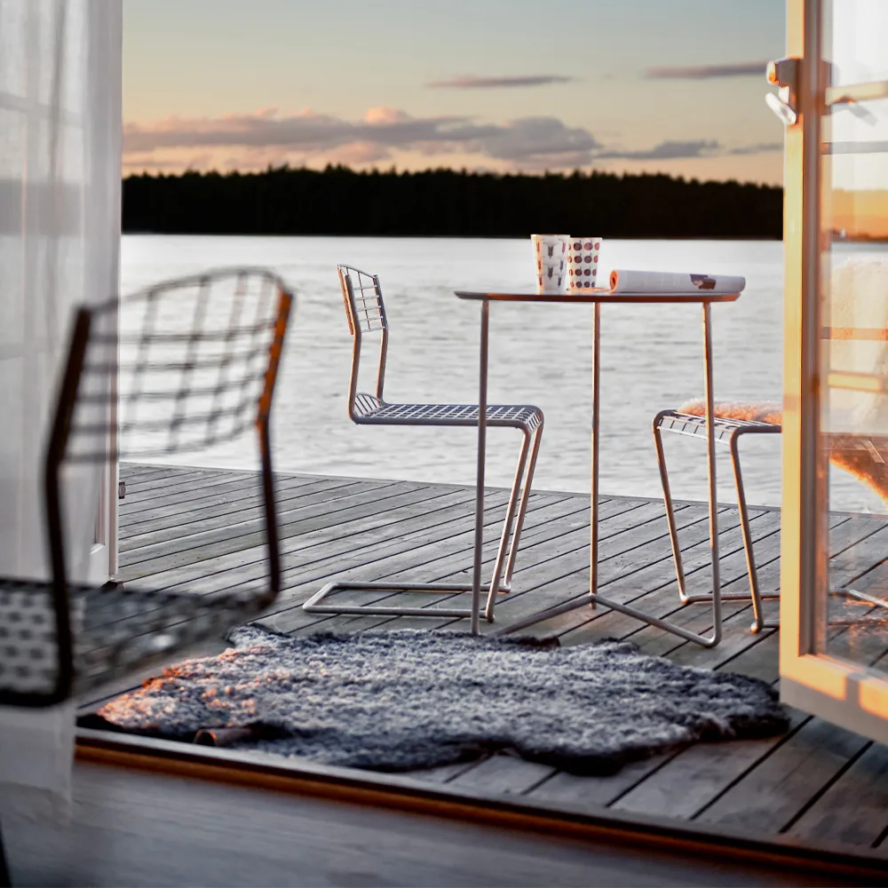 Table High Tech, Blanc-structure noire, Ø60 cm Grythyttan Stålmöbler