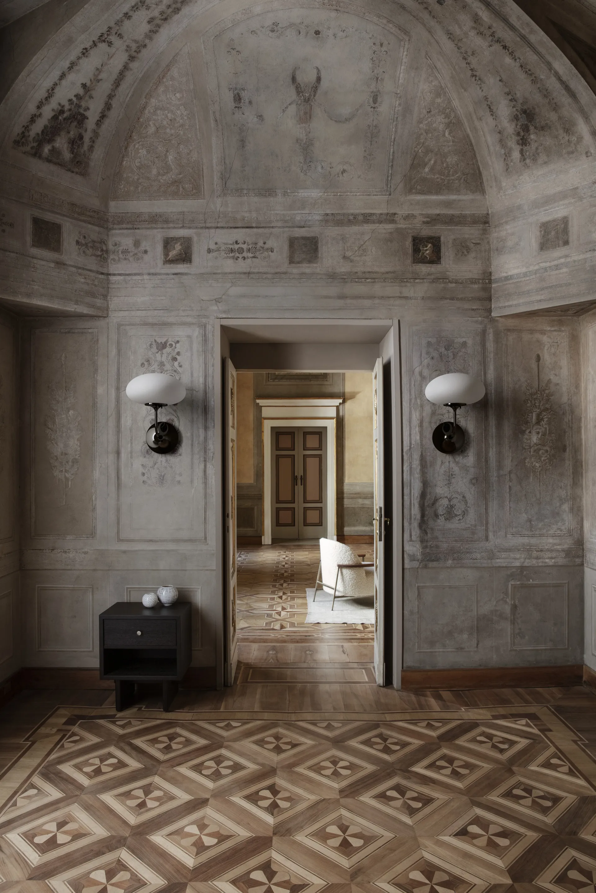 Applique murale Stemlite, Chrome noir-verre gelé GUBI