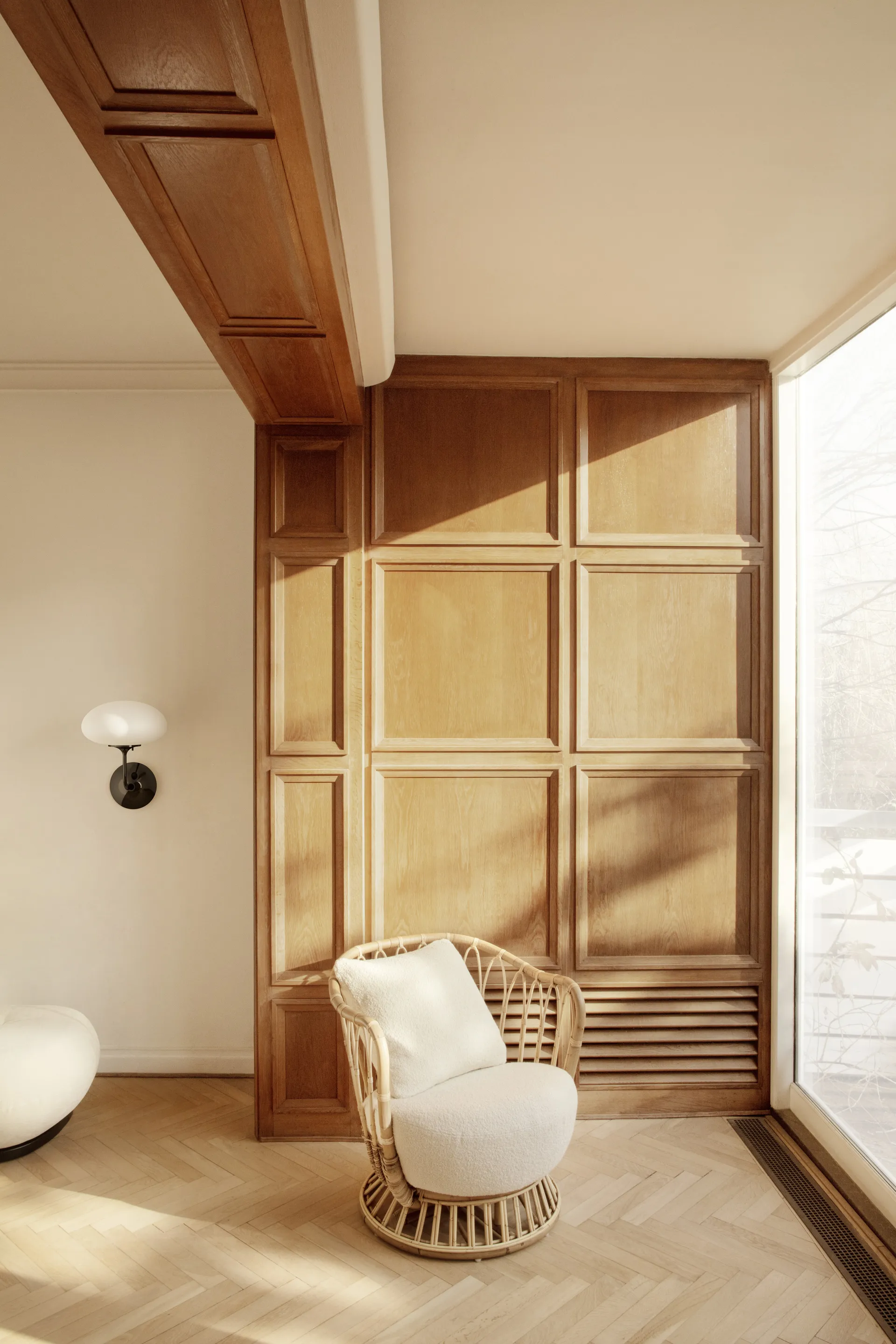 Applique murale Stemlite, Chrome noir-verre gelé GUBI