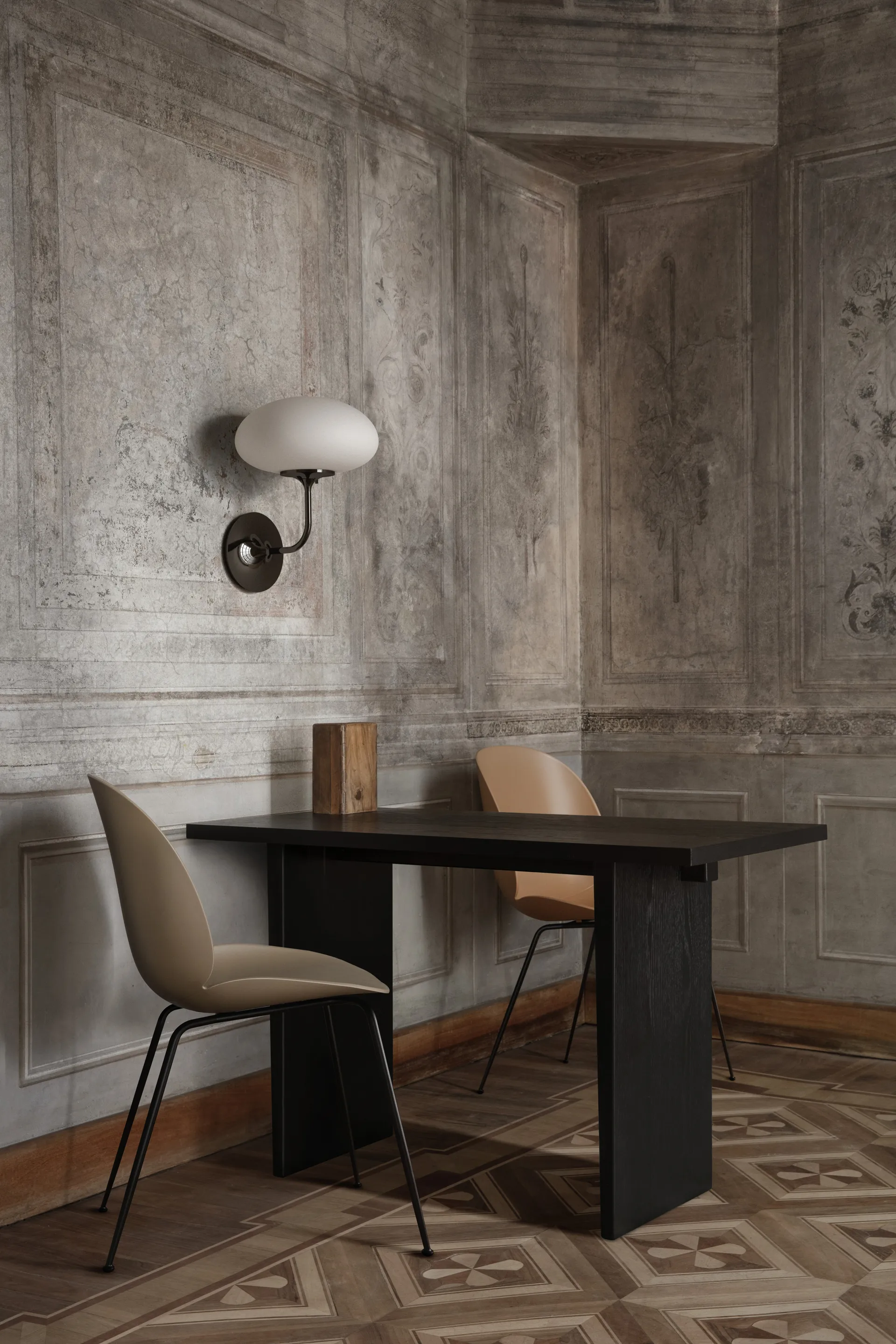 Applique murale Stemlite, Chrome noir-verre gelé GUBI