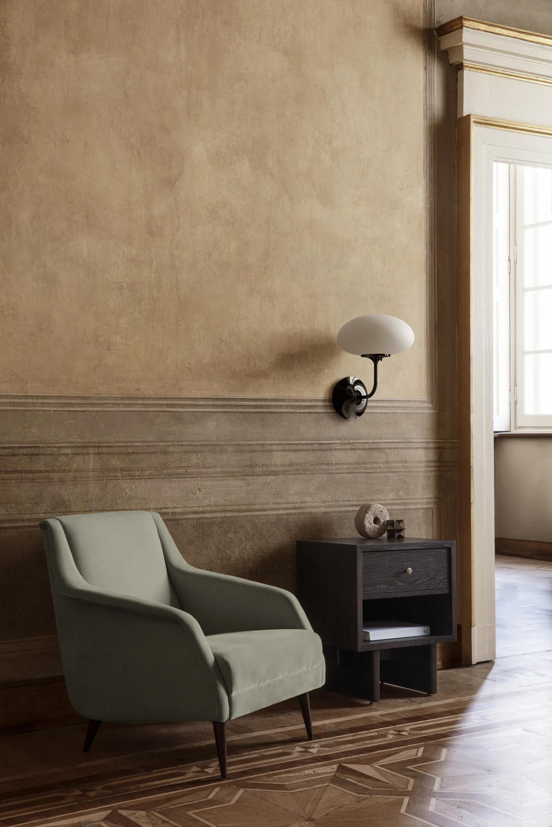 Applique murale Stemlite, Chrome noir-verre gelé GUBI