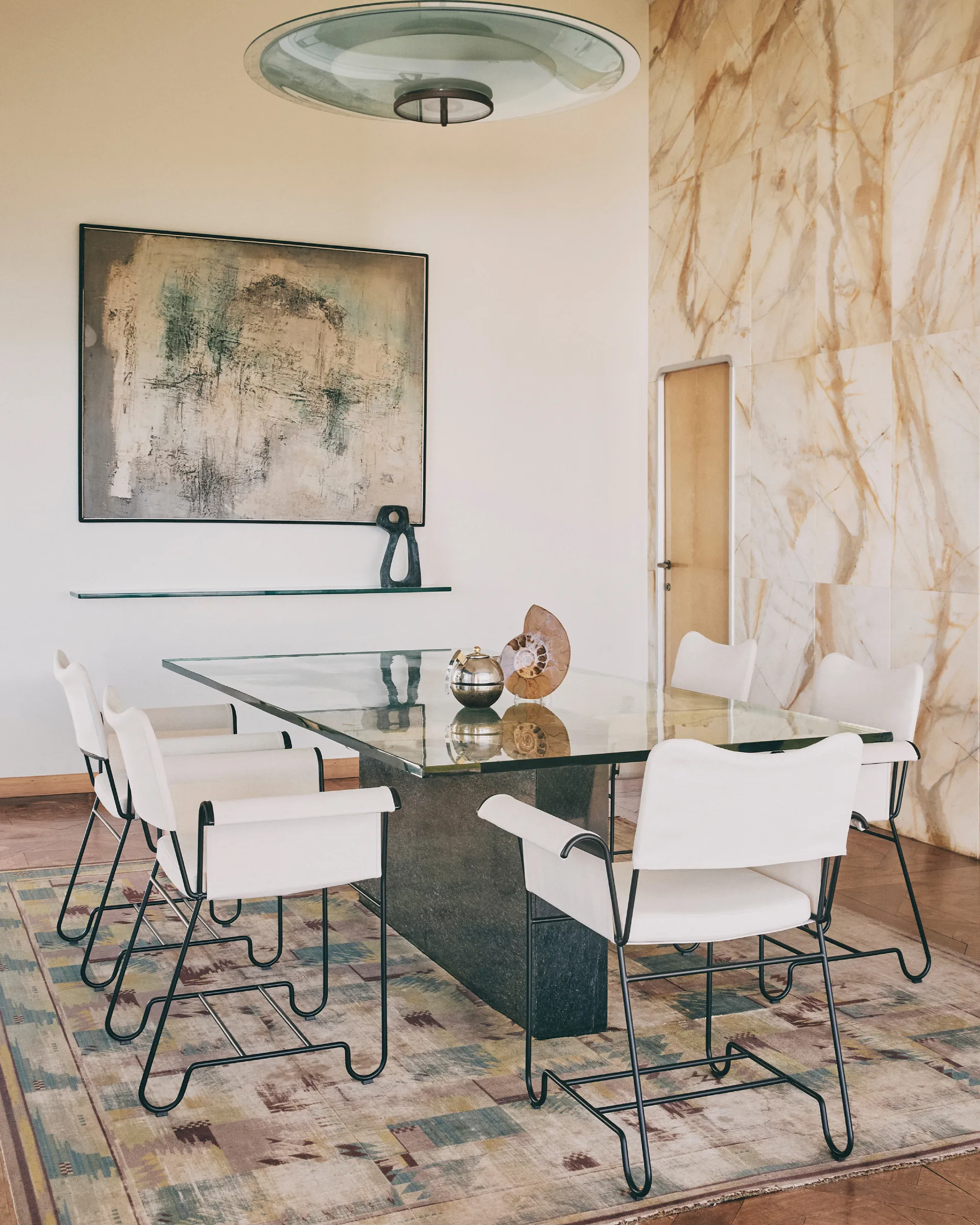 Chaise à accoudoirs Tropique, Black-Leslie 06 GUBI