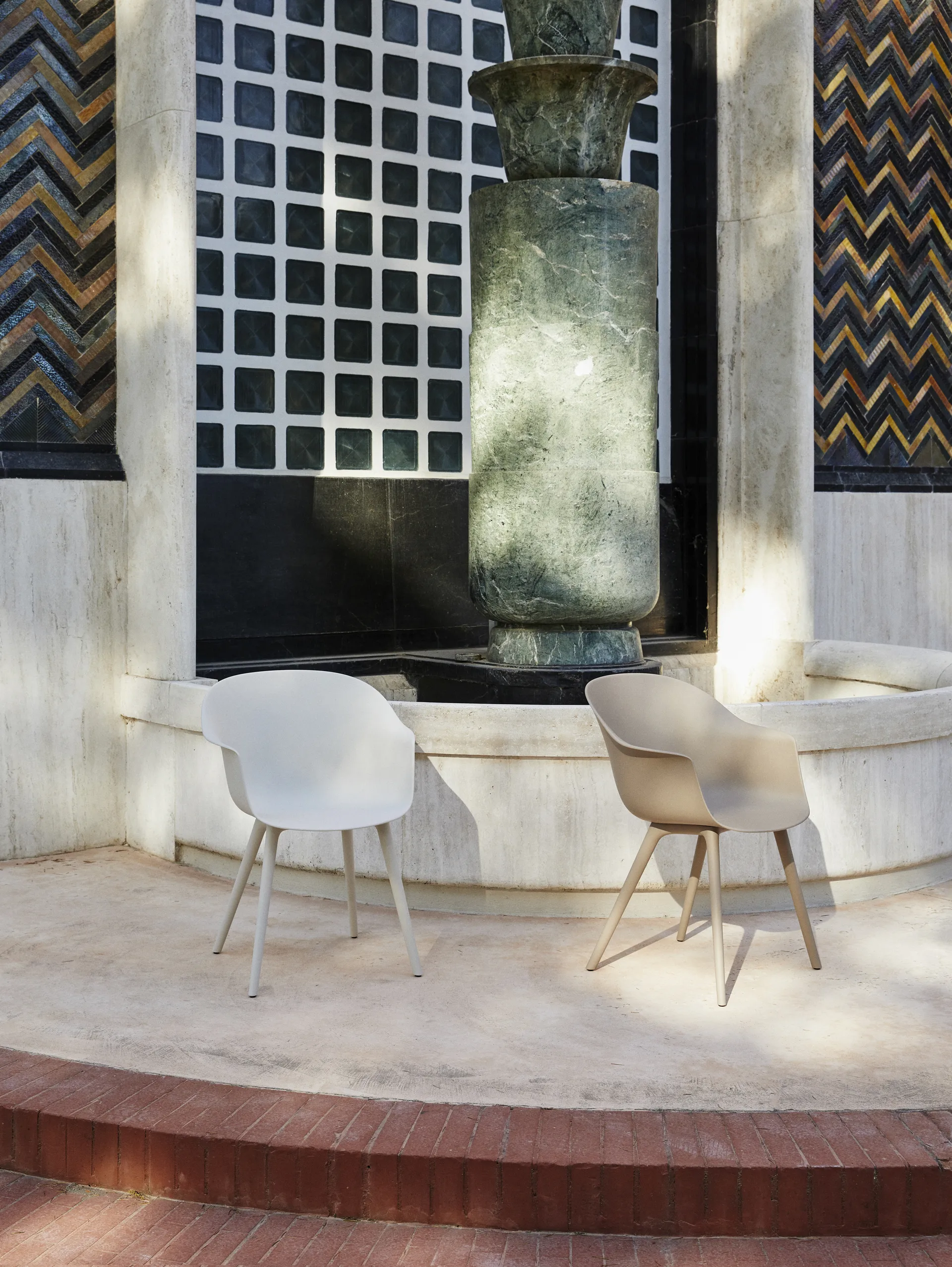 Chaise Bat Dining Outdoor, new beige GUBI