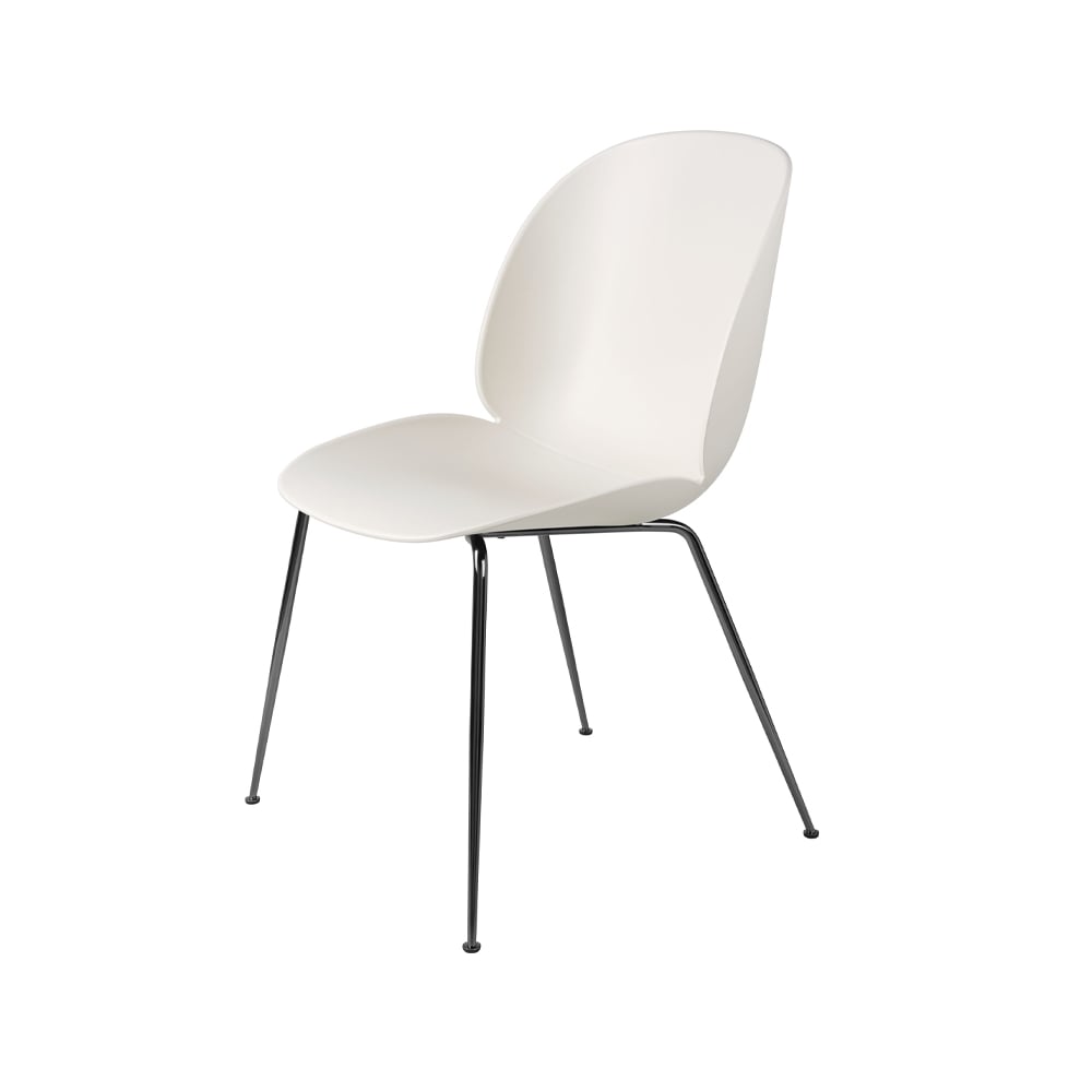 GUBI Chaise Beetle alabaster white, structure en acier chromé noir