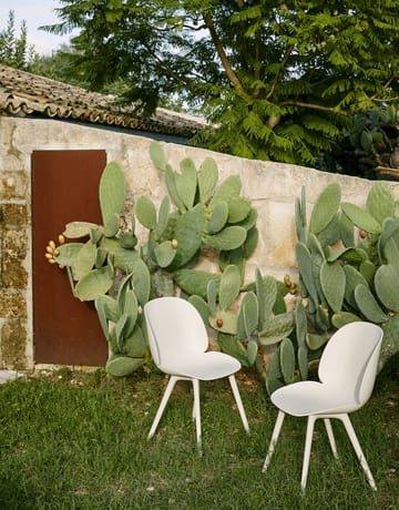 Chaise Beetle Dining Outdoor - alabaster white - GUBI