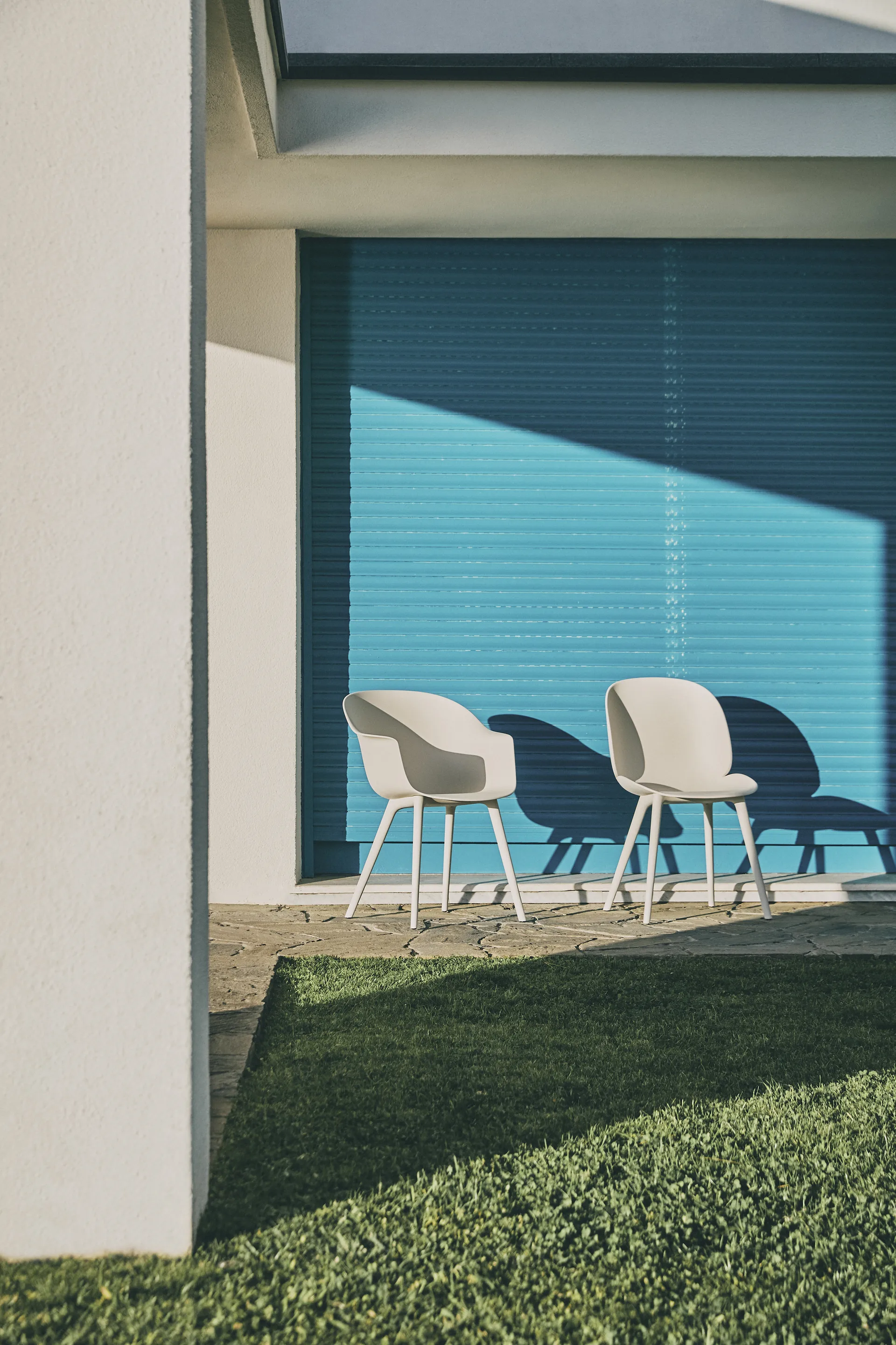 Chaise Beetle Dining Outdoor, alabaster white GUBI