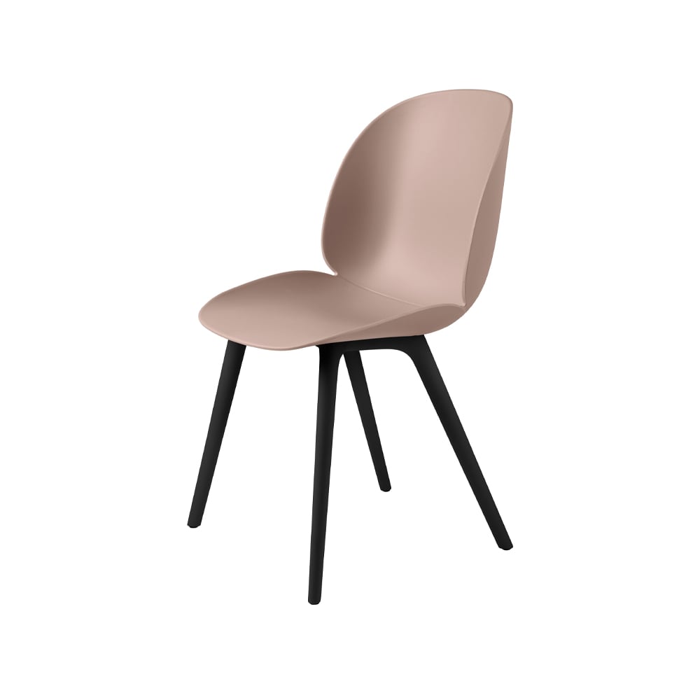 GUBI Chaise Beetle Plastic sweet pink, pieds noirs | Design Scandinave | Chaises | Rose