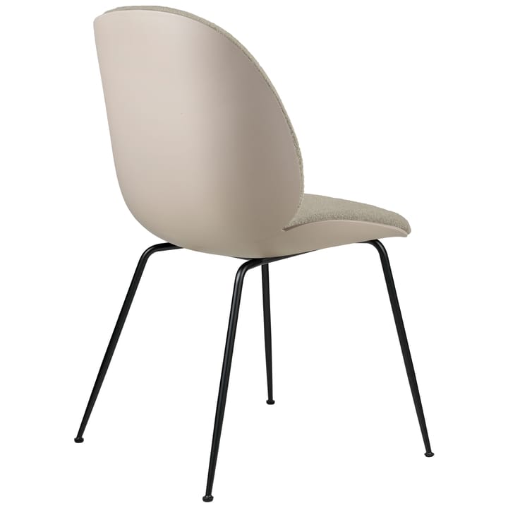 Chaise Beetle rembourrée sur le dossier et l’assise, pieds noirs, New Beige-Light Bouclé 008 GUBI