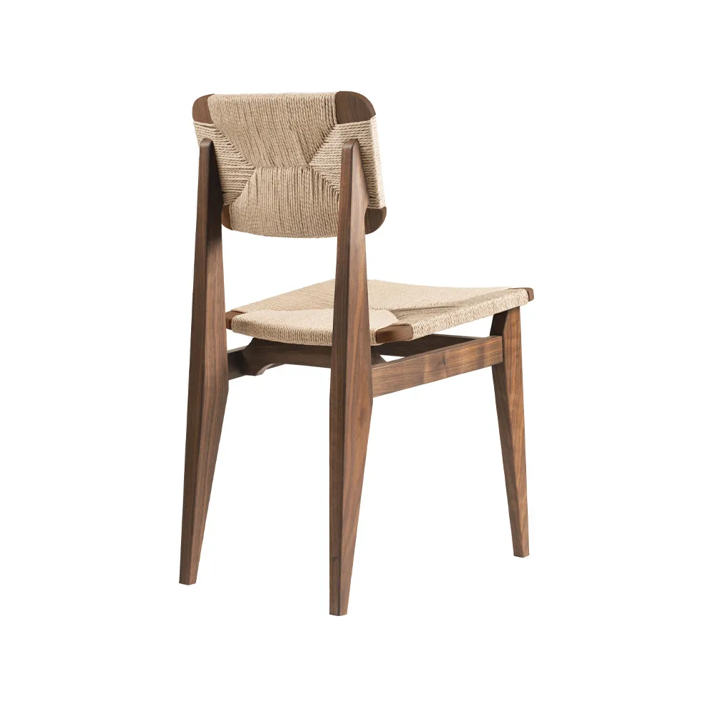 Chaise C-Chair, american walnut, assise et dossier en osier naturel GUBI