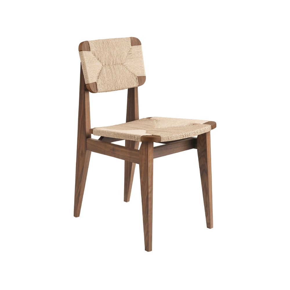 GUBI Chaise C-Chair american walnut, assise et dossier en osier naturel