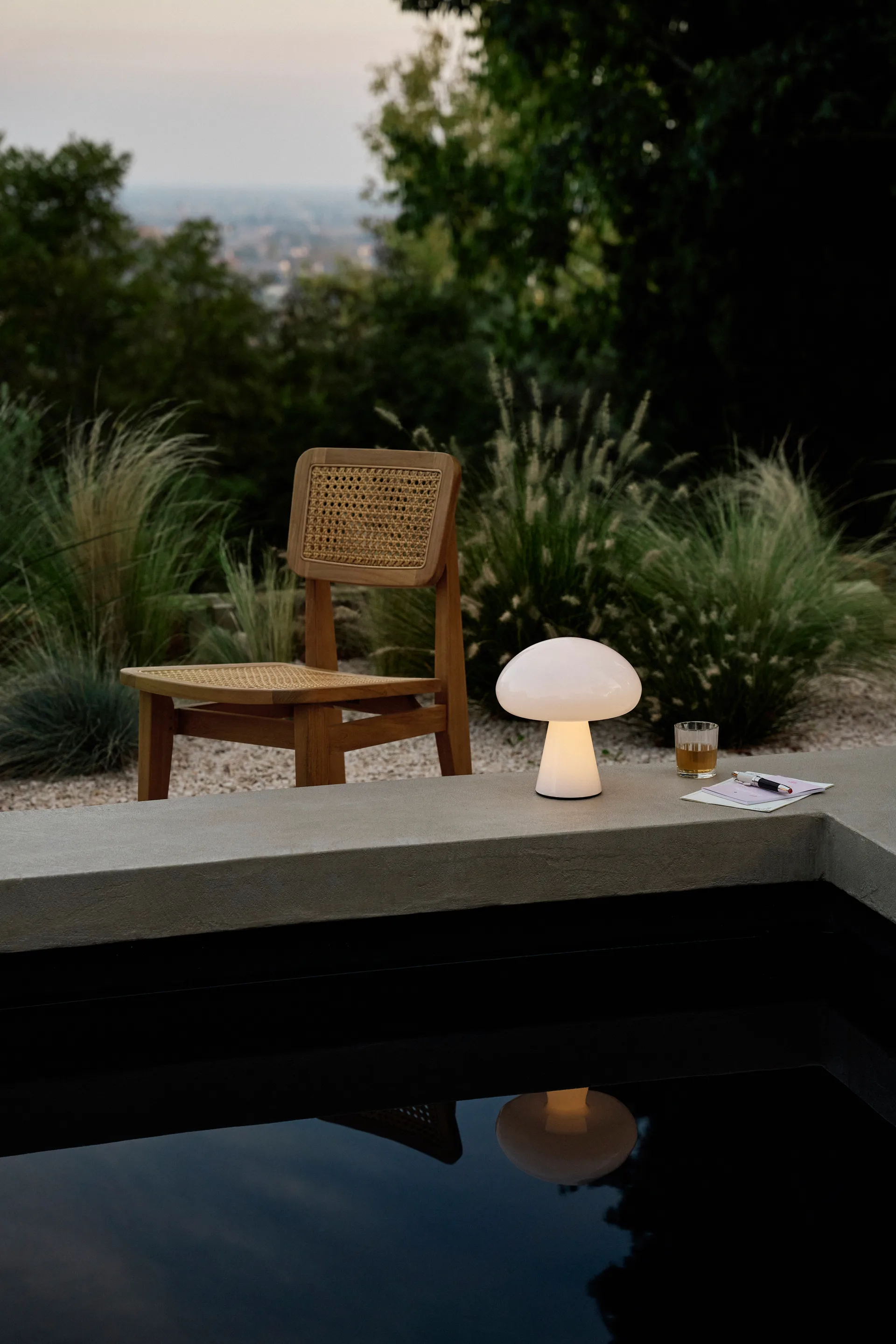 Chaise C-chair Outdoor, All french cane teck naturel GUBI