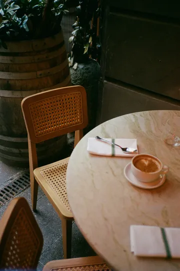 Chaise C-chair Outdoor - All french cane teck naturel - GUBI