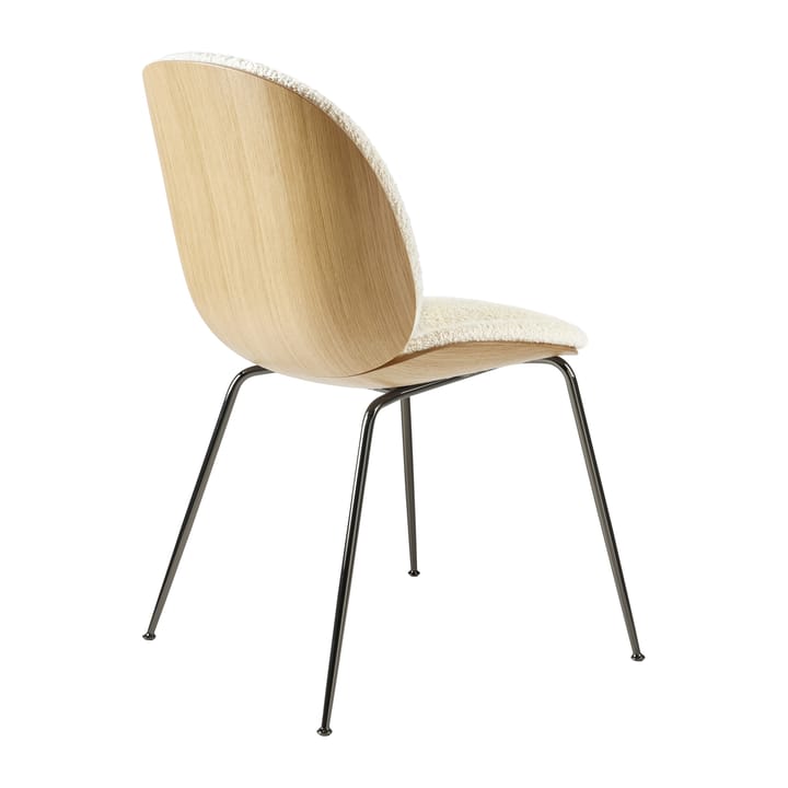 Chaise rembourrée sur le dossier et l'assise Beetle chêne, Chromé noir-Karakorum 001 GUBI