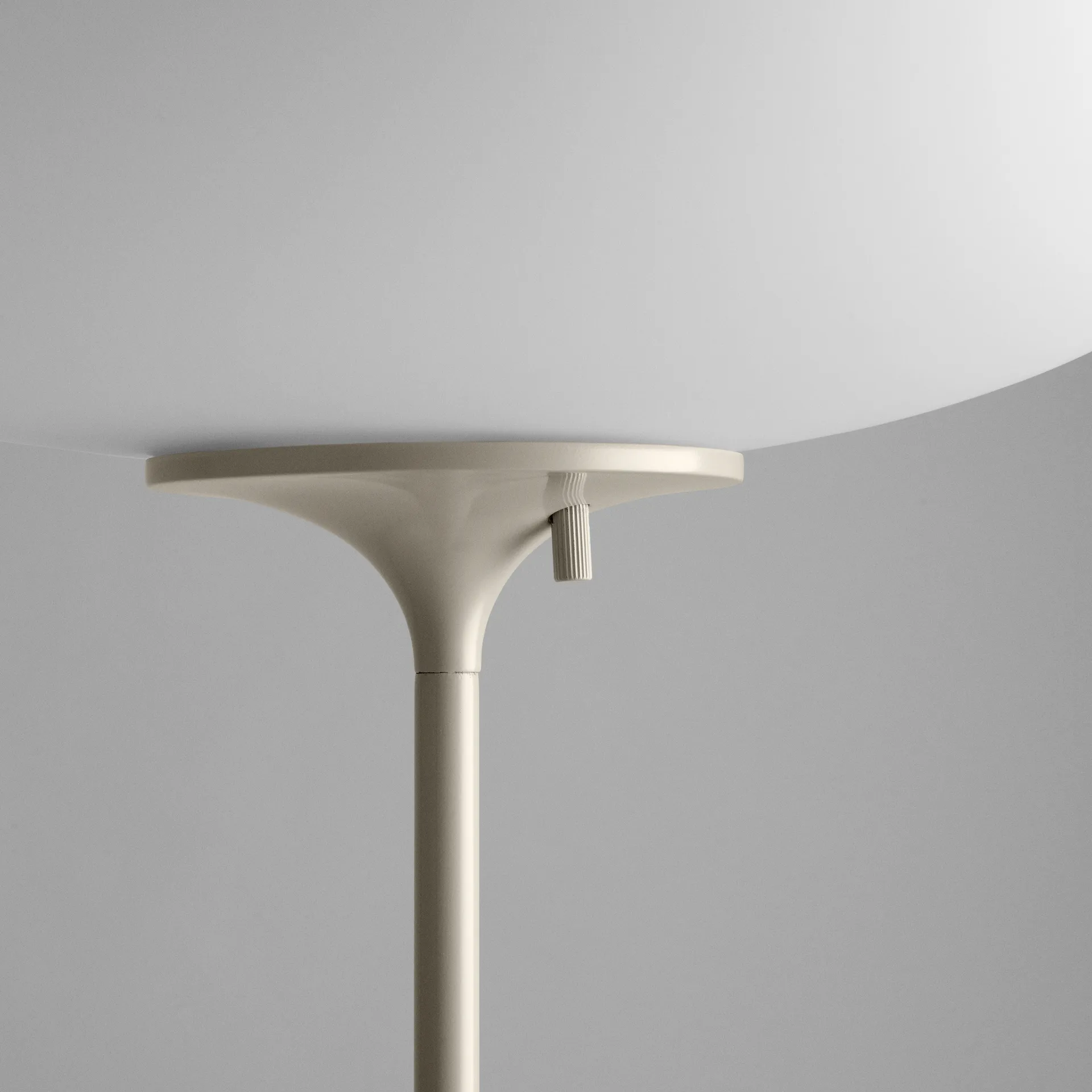Lampadaire Stemlite 150 cm, Pebble Grey GUBI